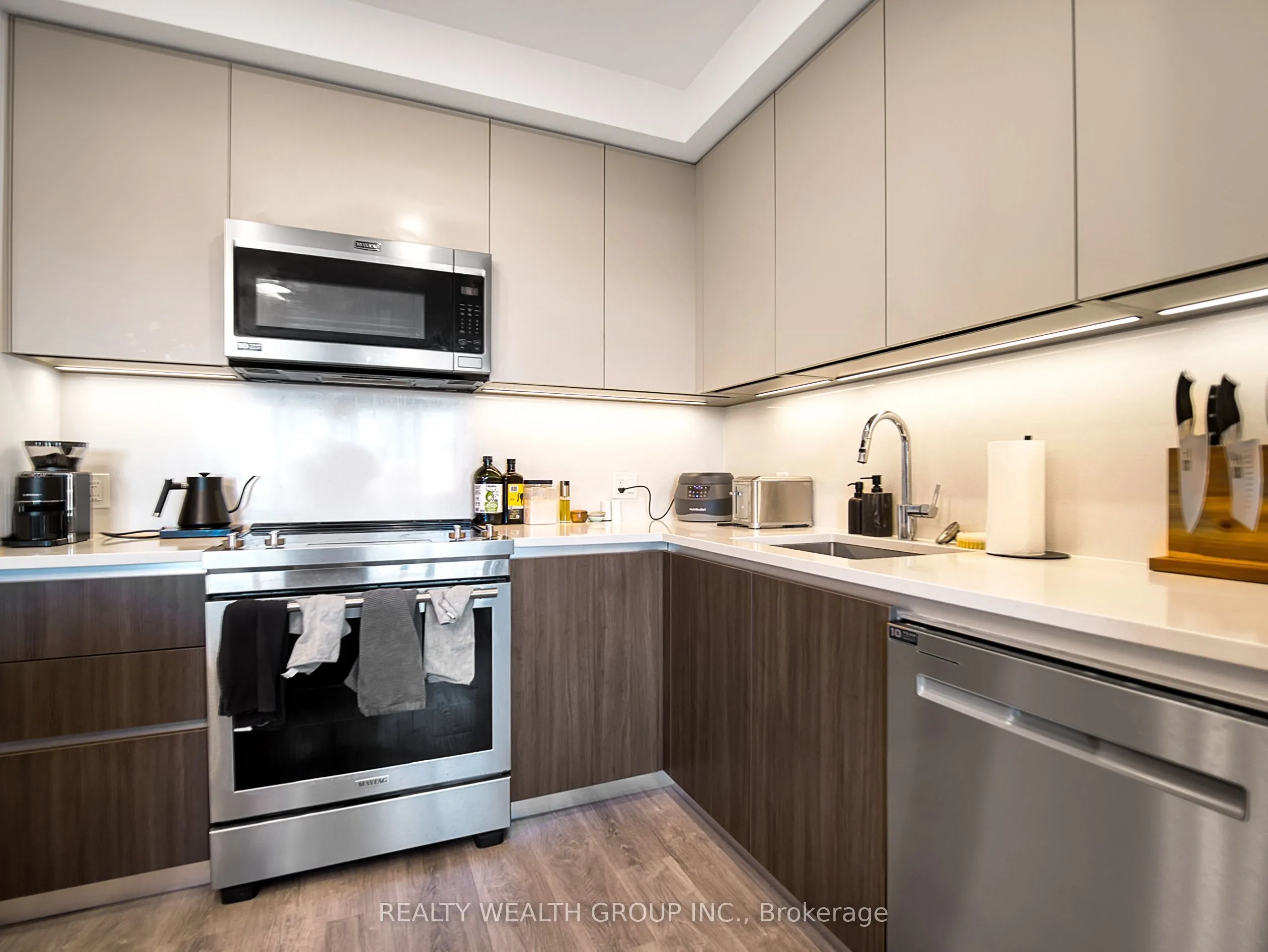 195 Hunter Street E #409