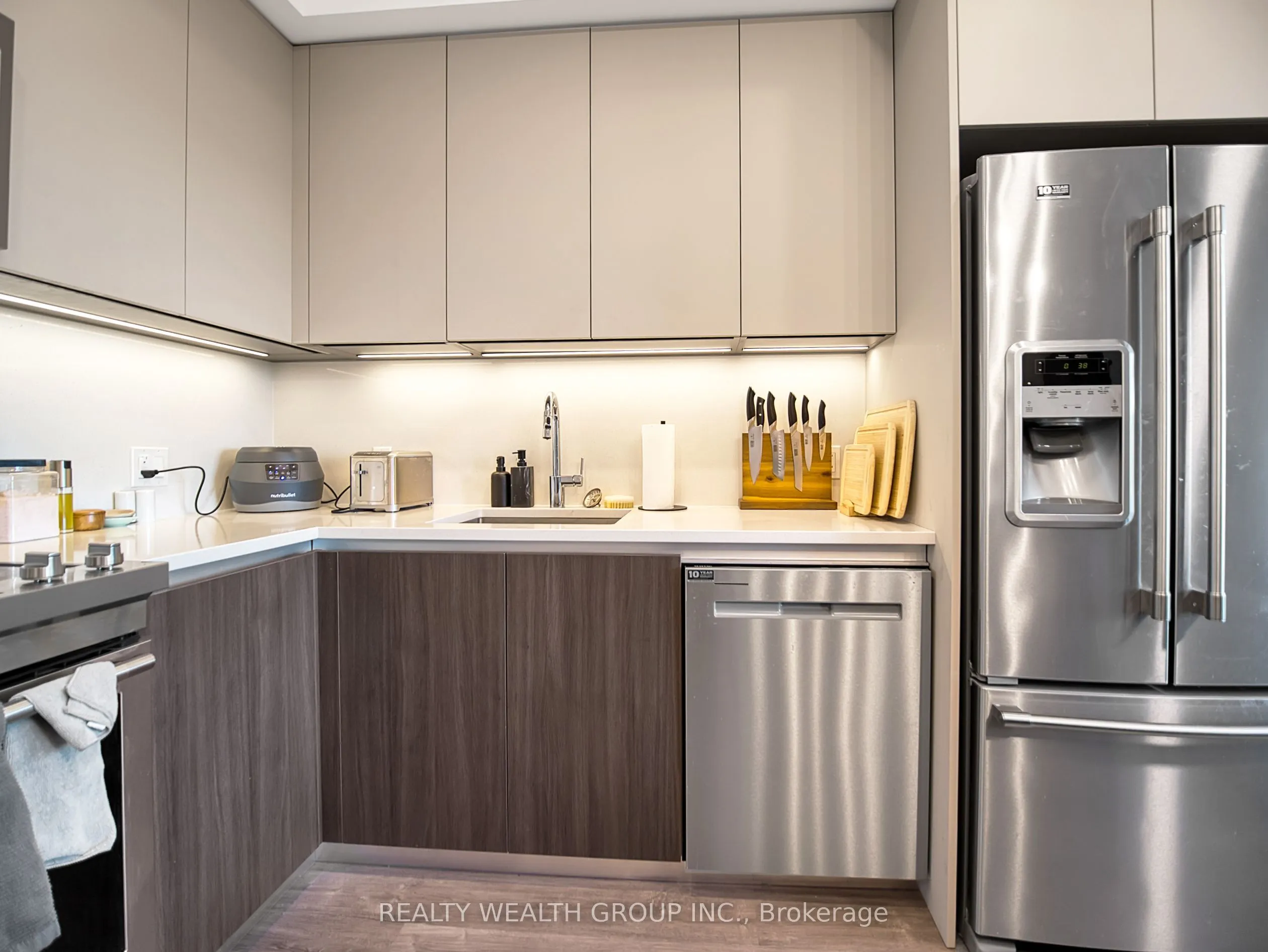 195 Hunter Street E #409