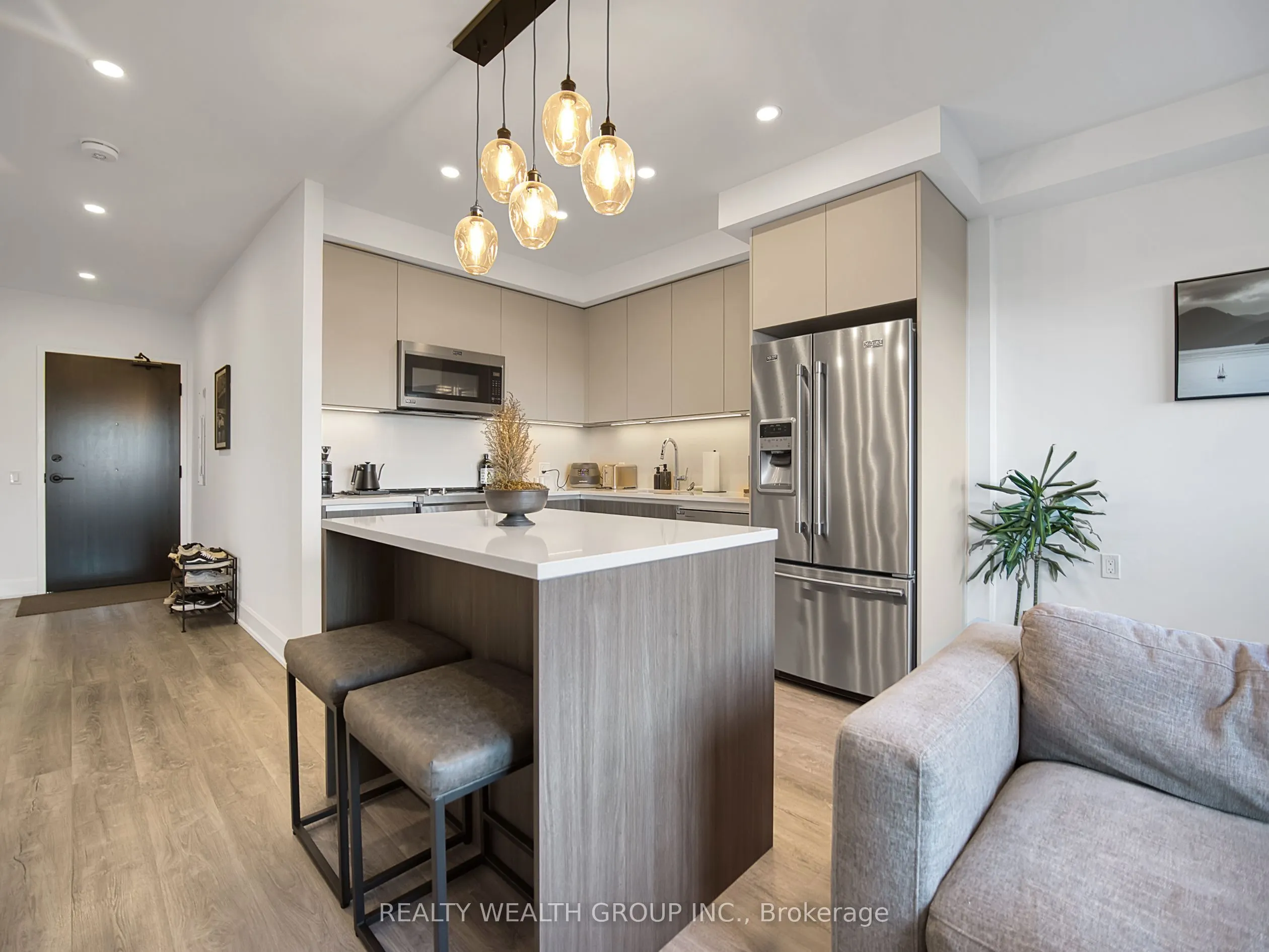 195 Hunter Street E #409