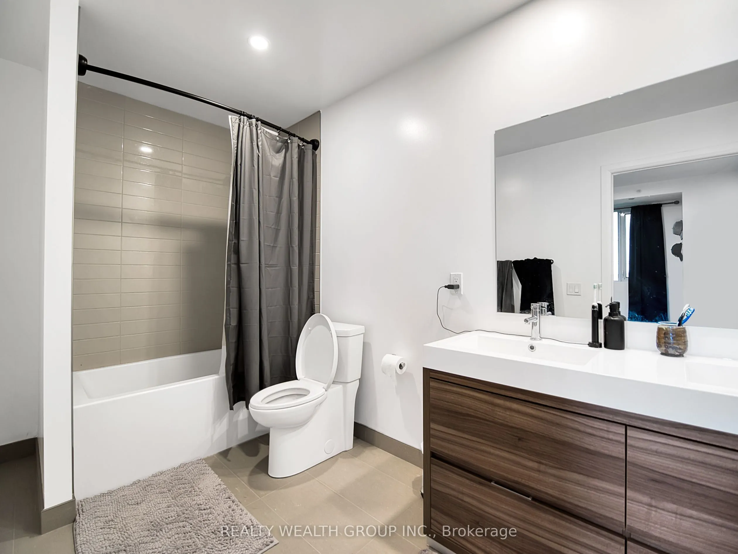 195 Hunter Street E #409