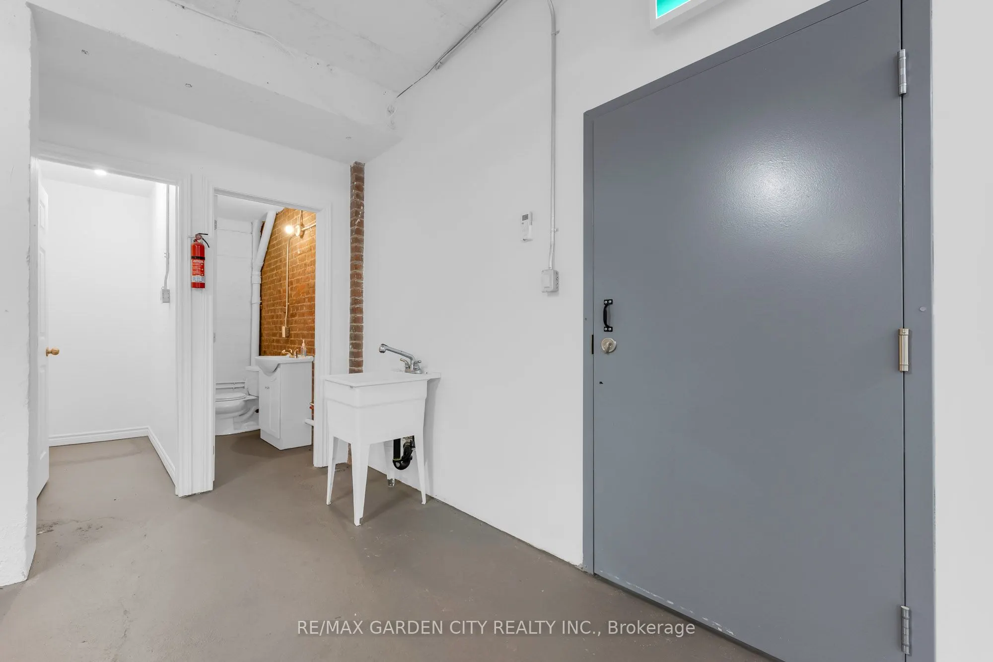 16 Myrtle Avenue #4 Lower