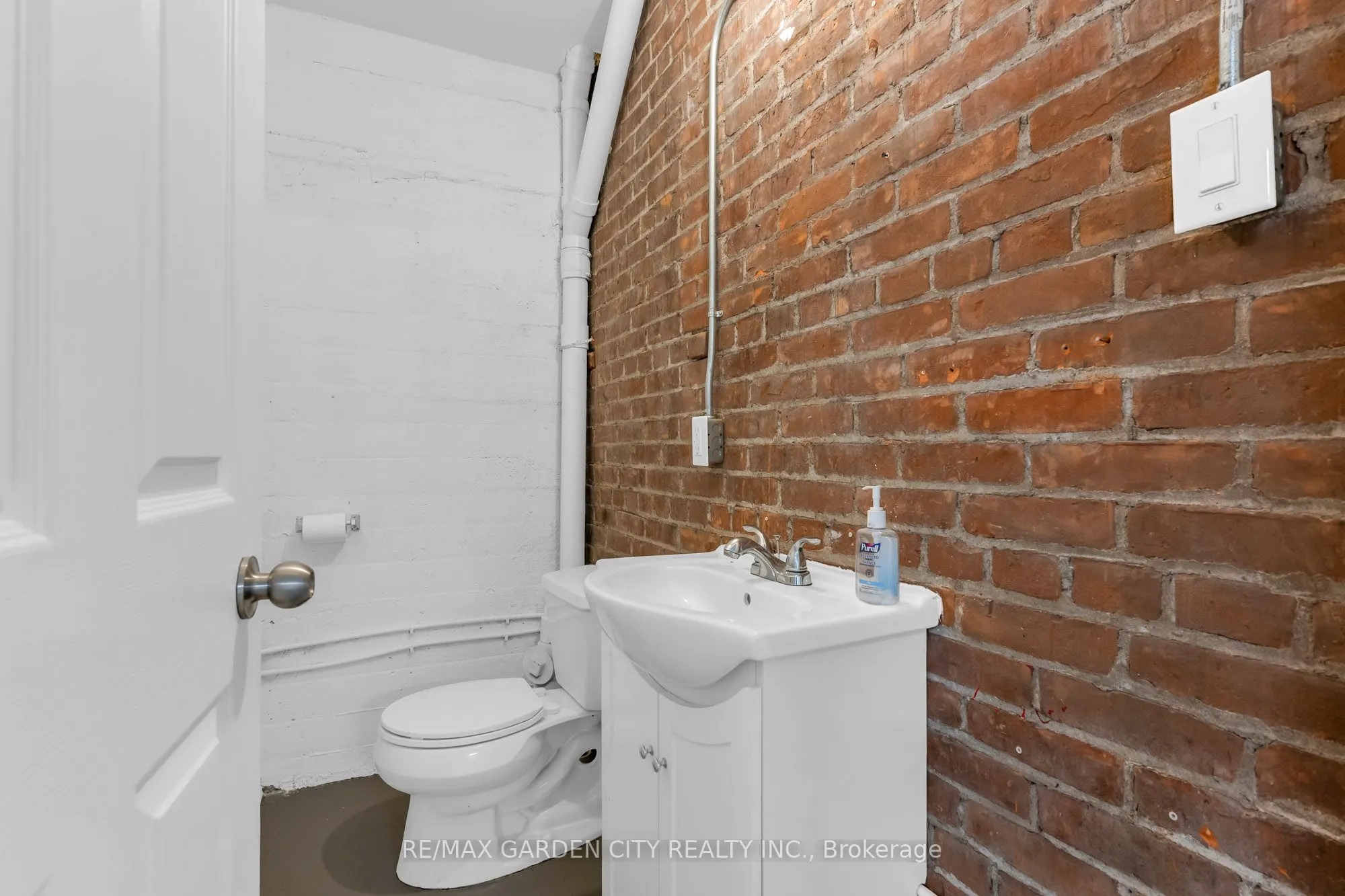 16 Myrtle Avenue #4 Lower
