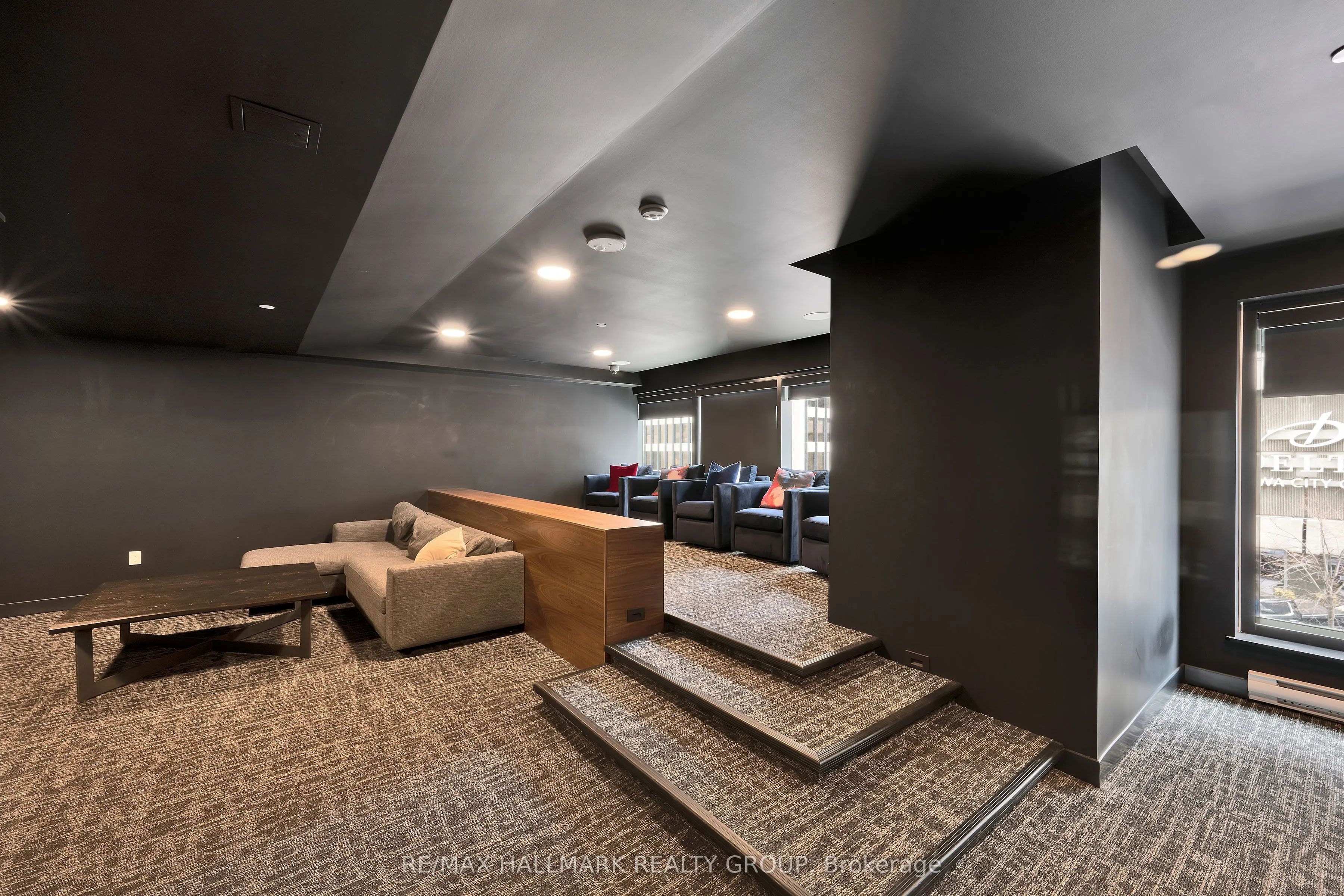340 Queen Street #906