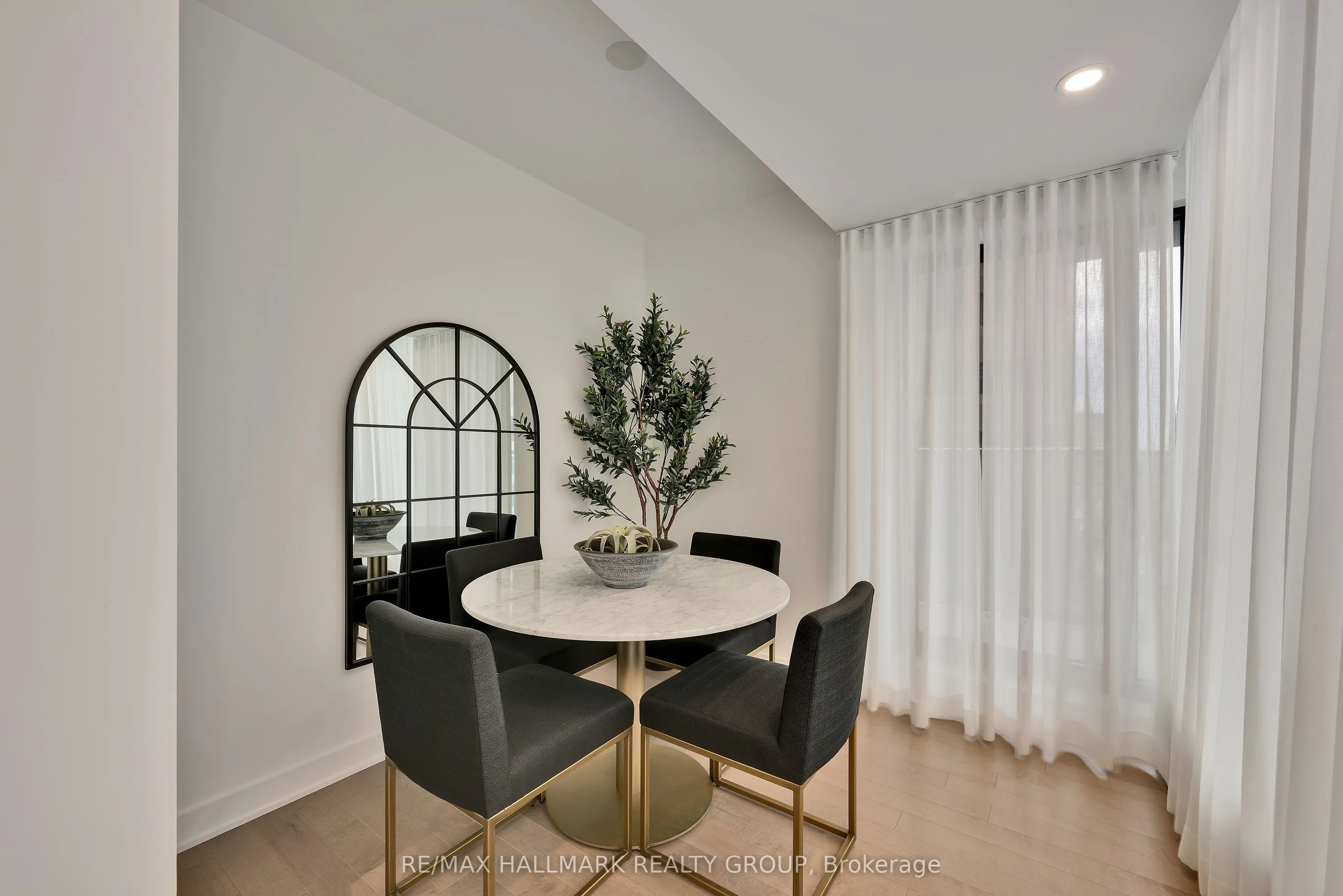 340 Queen Street #806