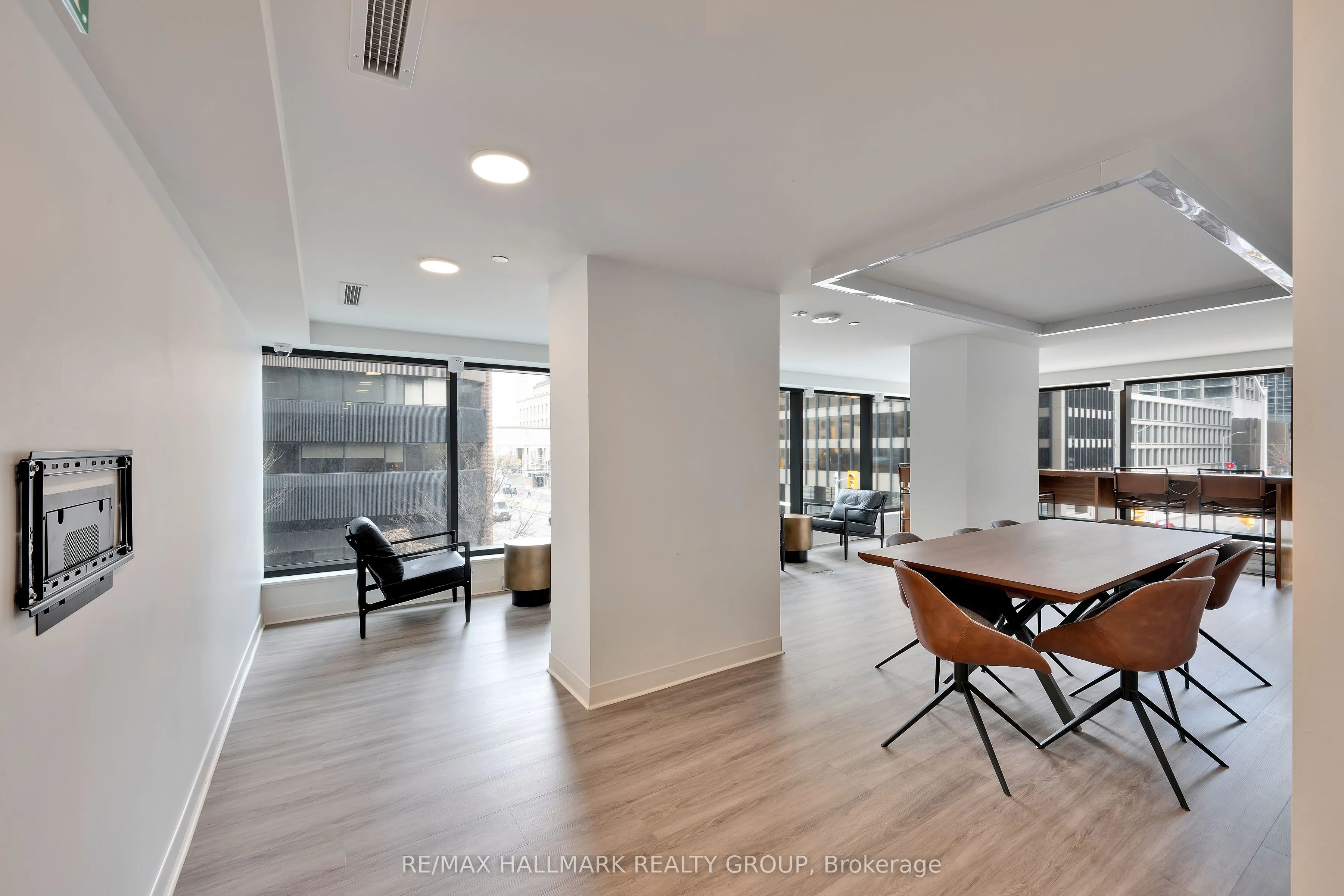 340 Queen Street #806