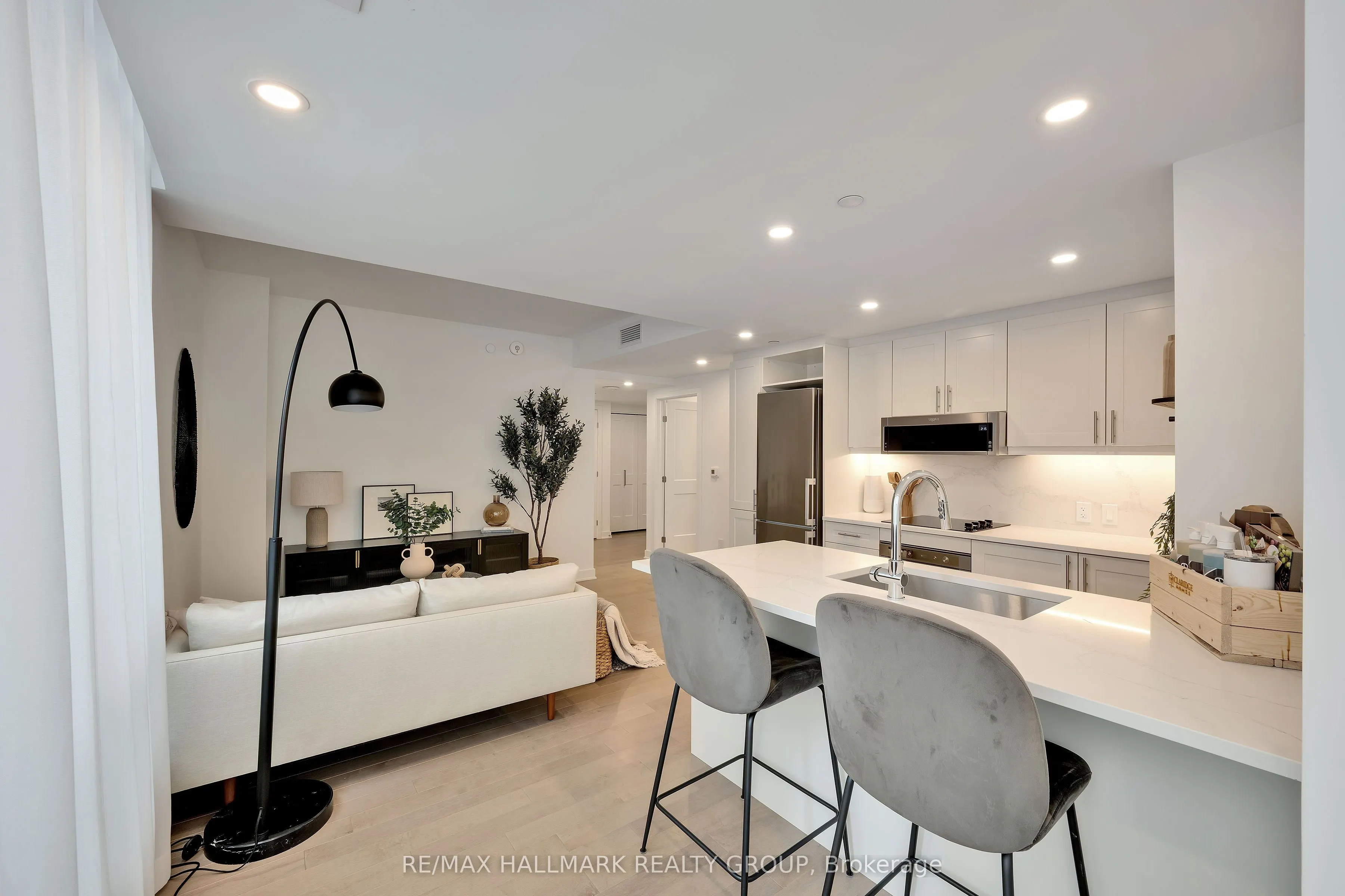 340 Queen Street #806