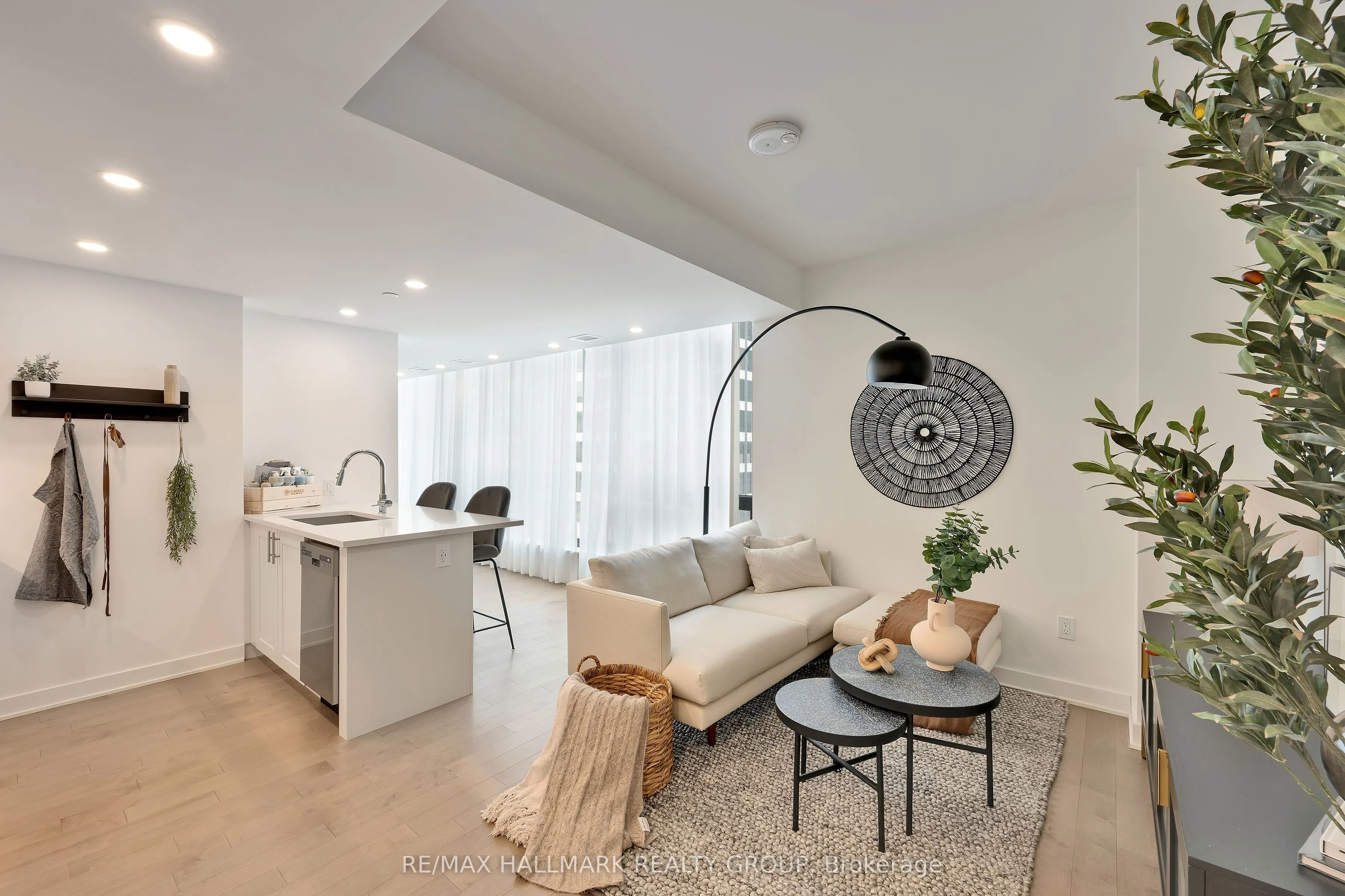 340 Queen Street #806