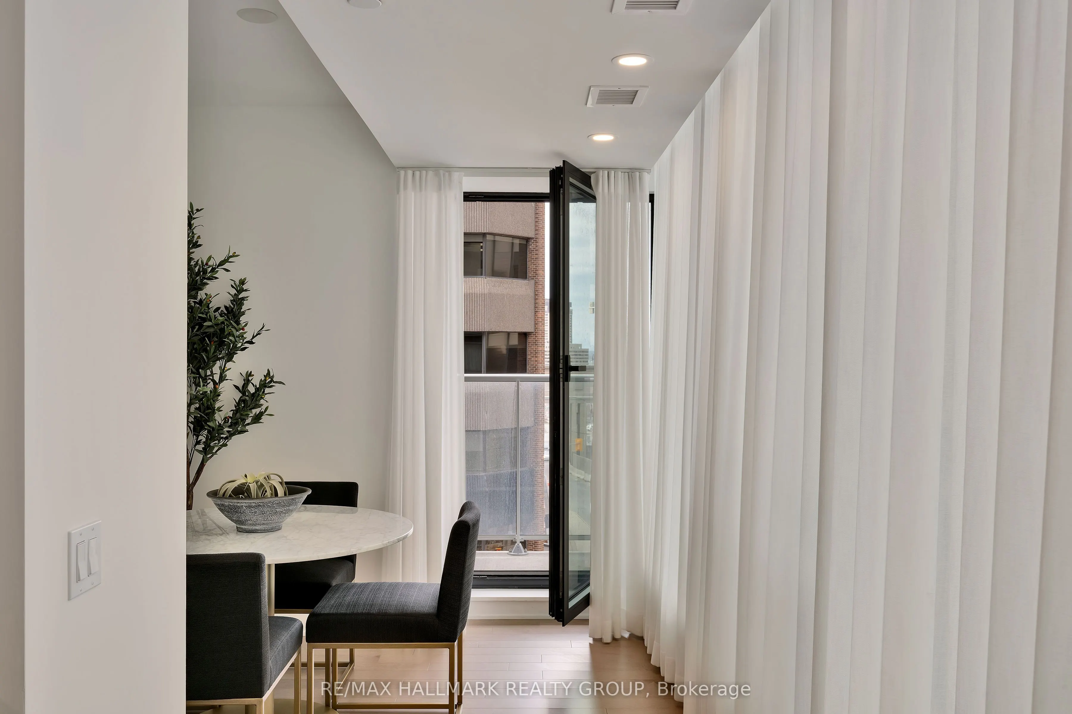 340 Queen Street #406