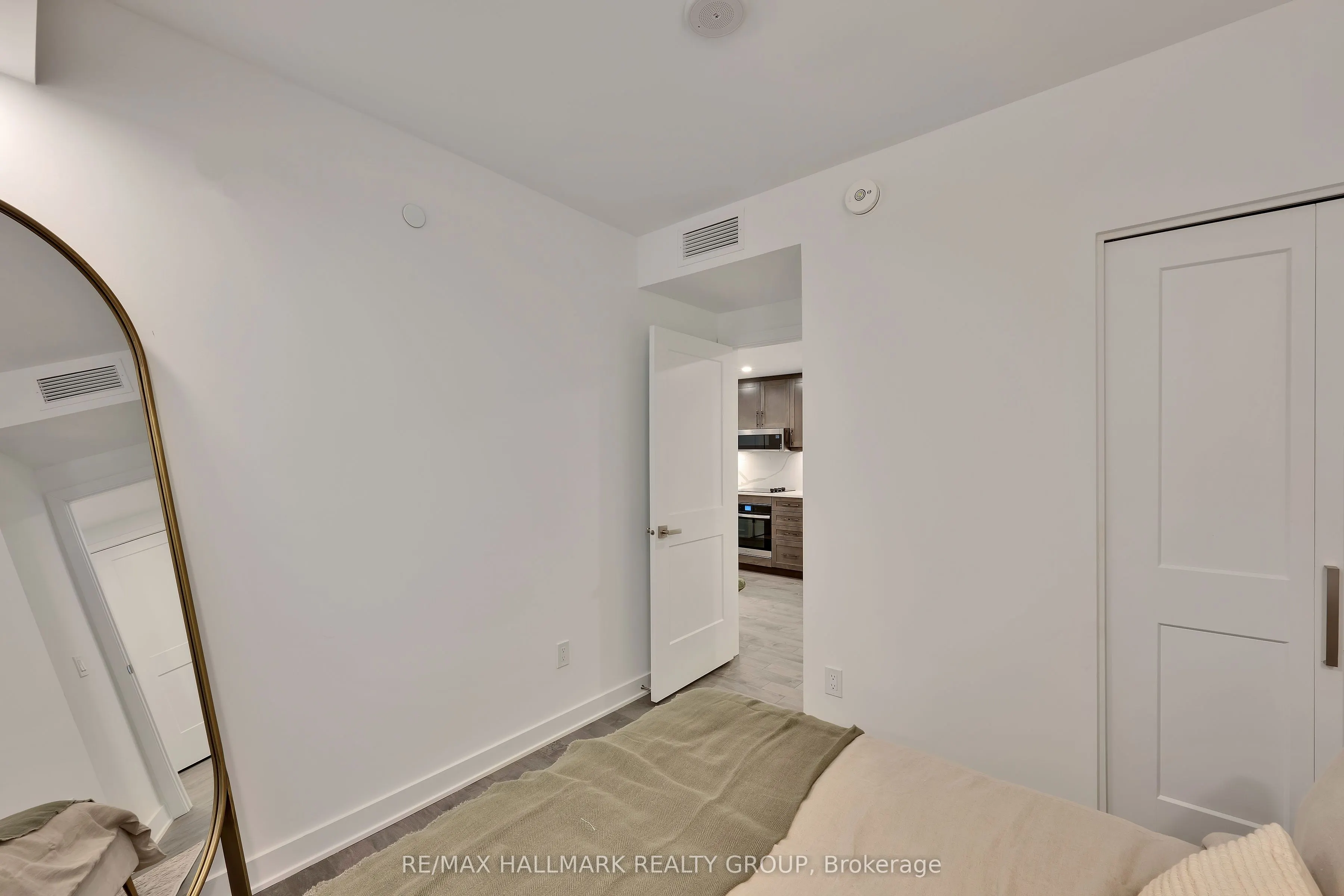 340 Queen Street #401
