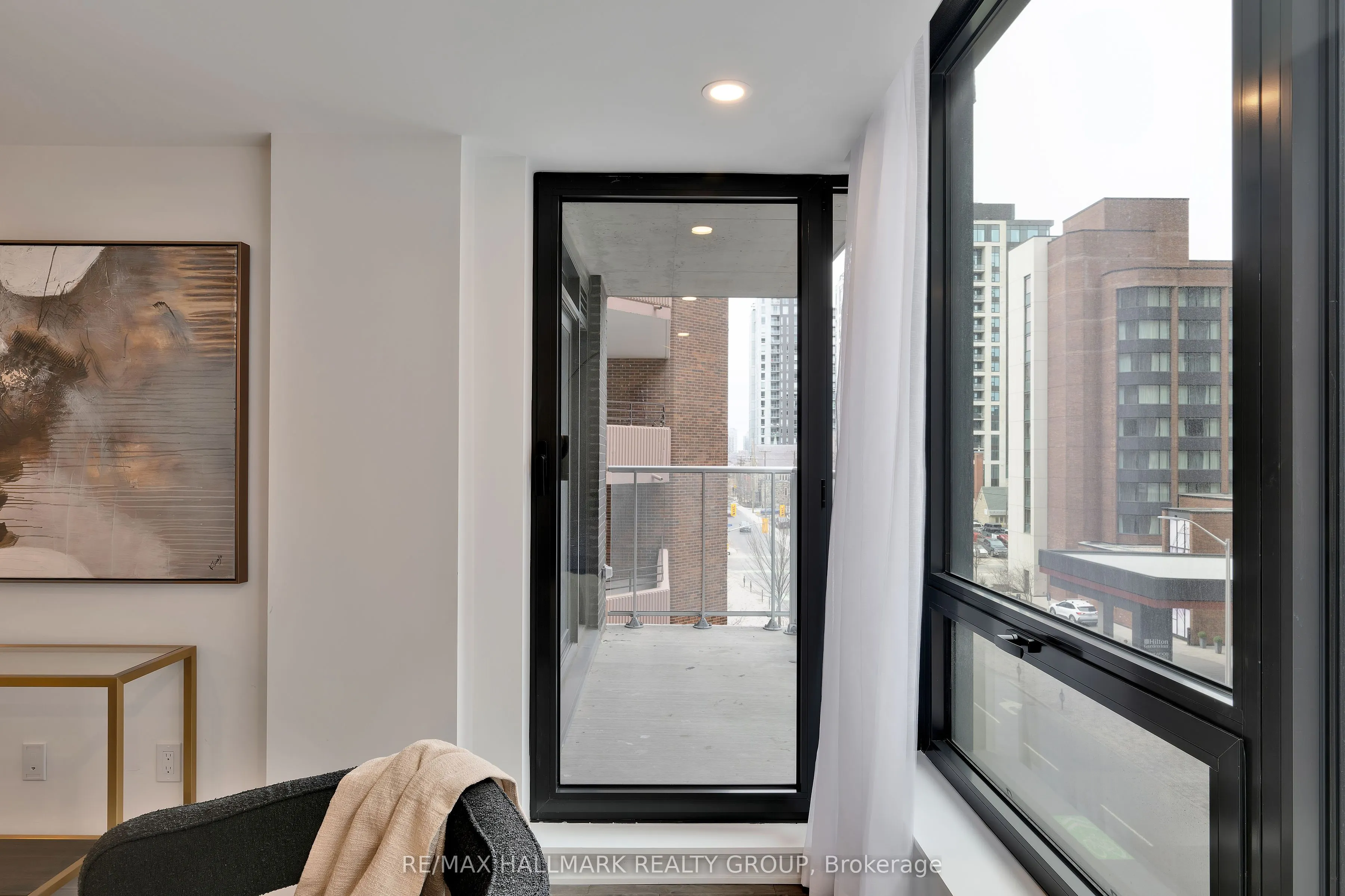 340 Queen Street #401