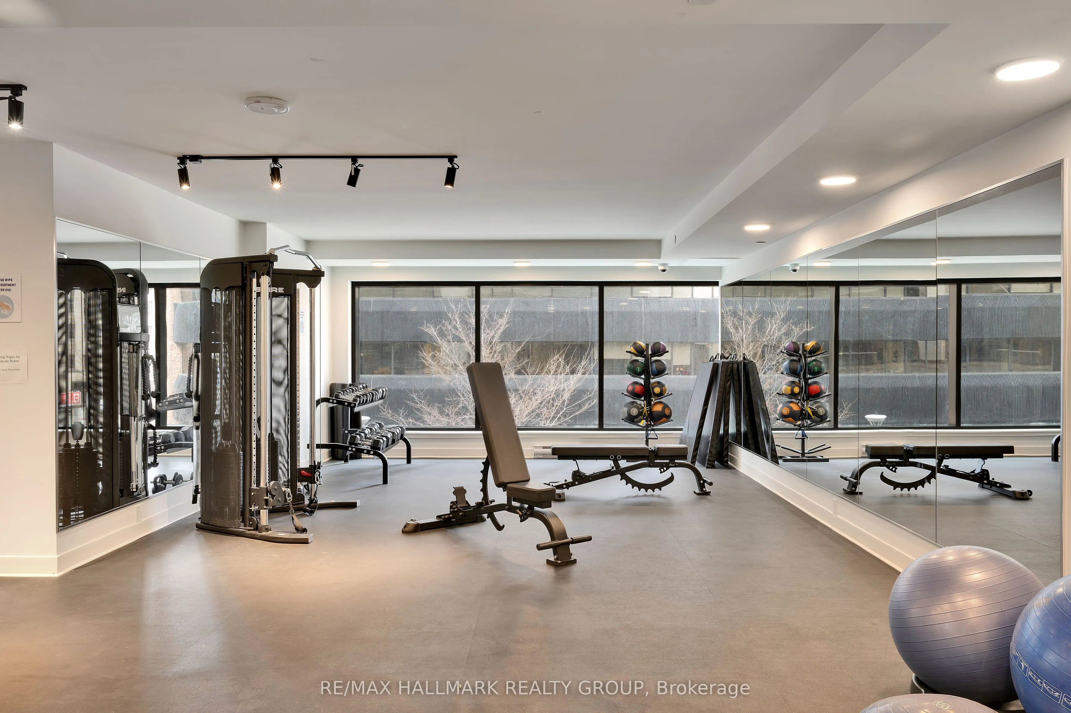 340 Queen Street #401