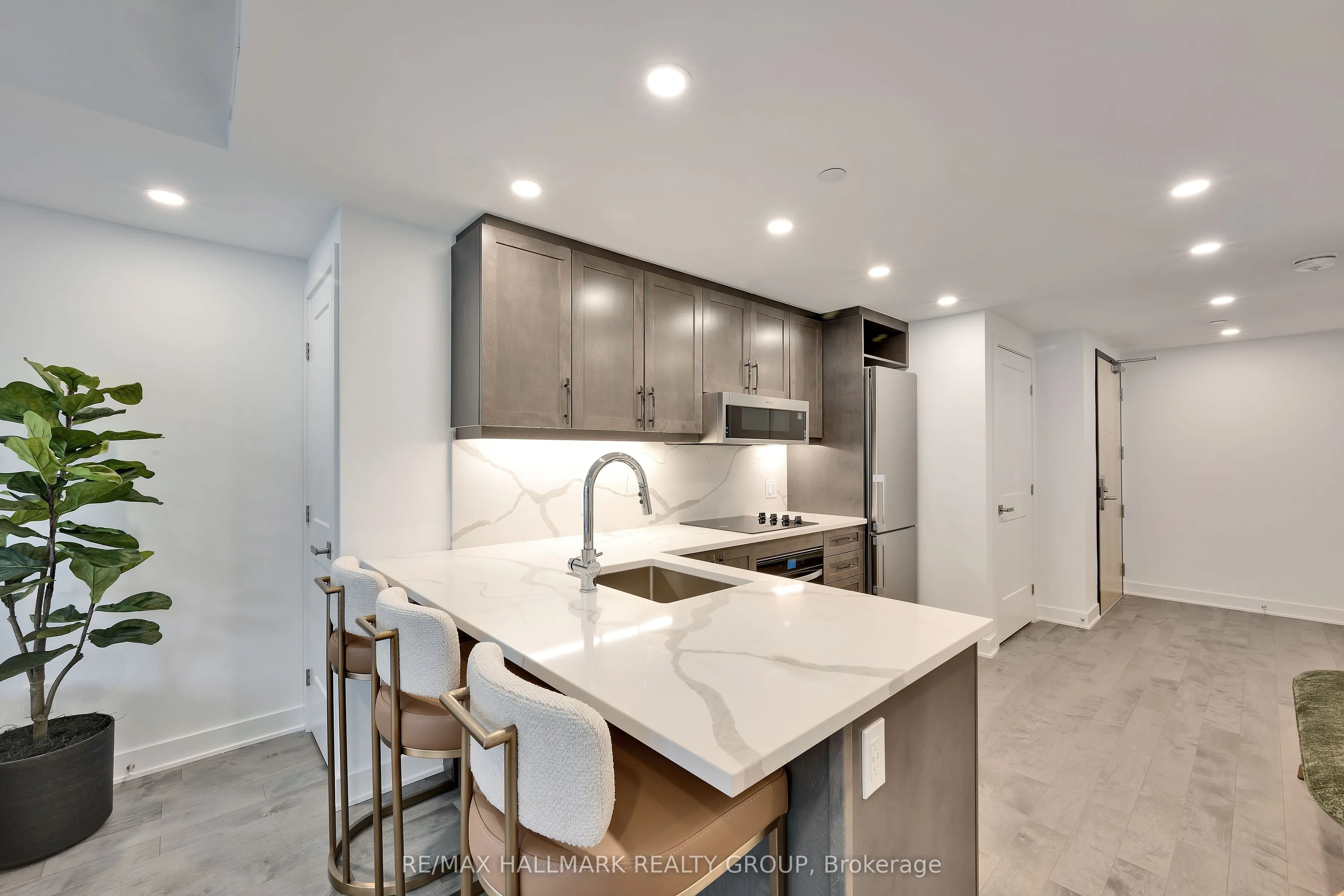 340 Queen Street #401