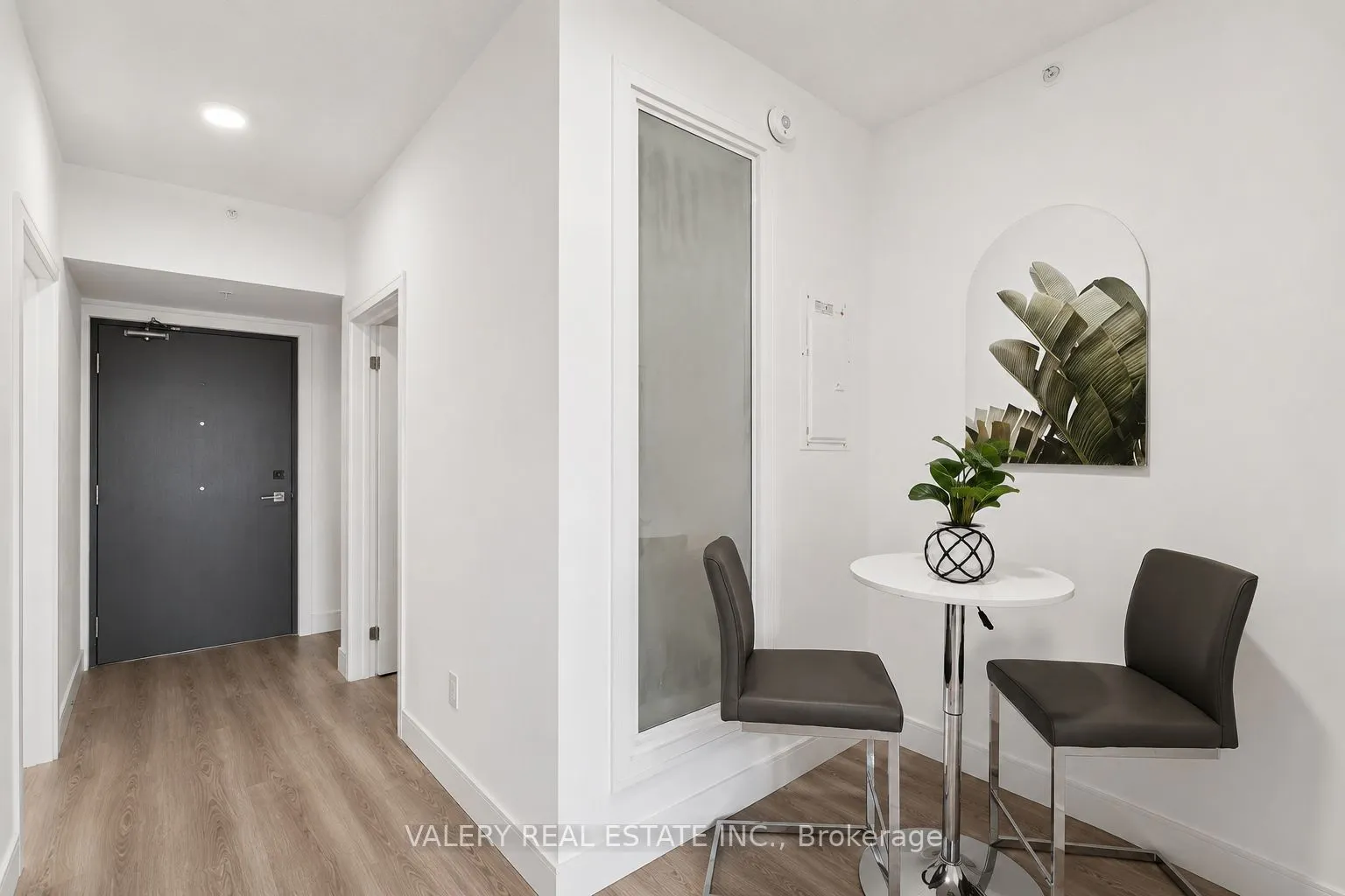 1 Wellington Street #717