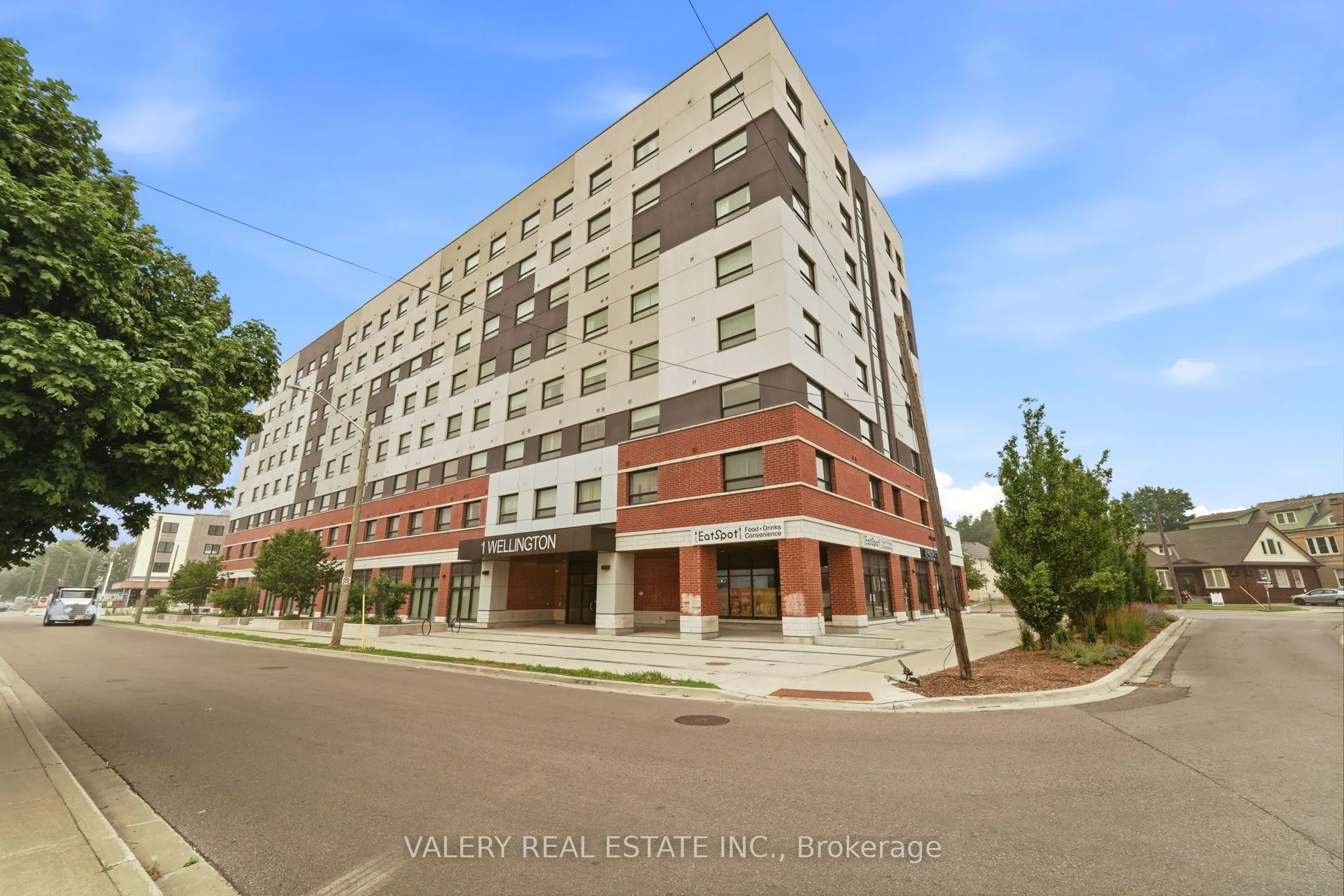 1 Wellington Street #717