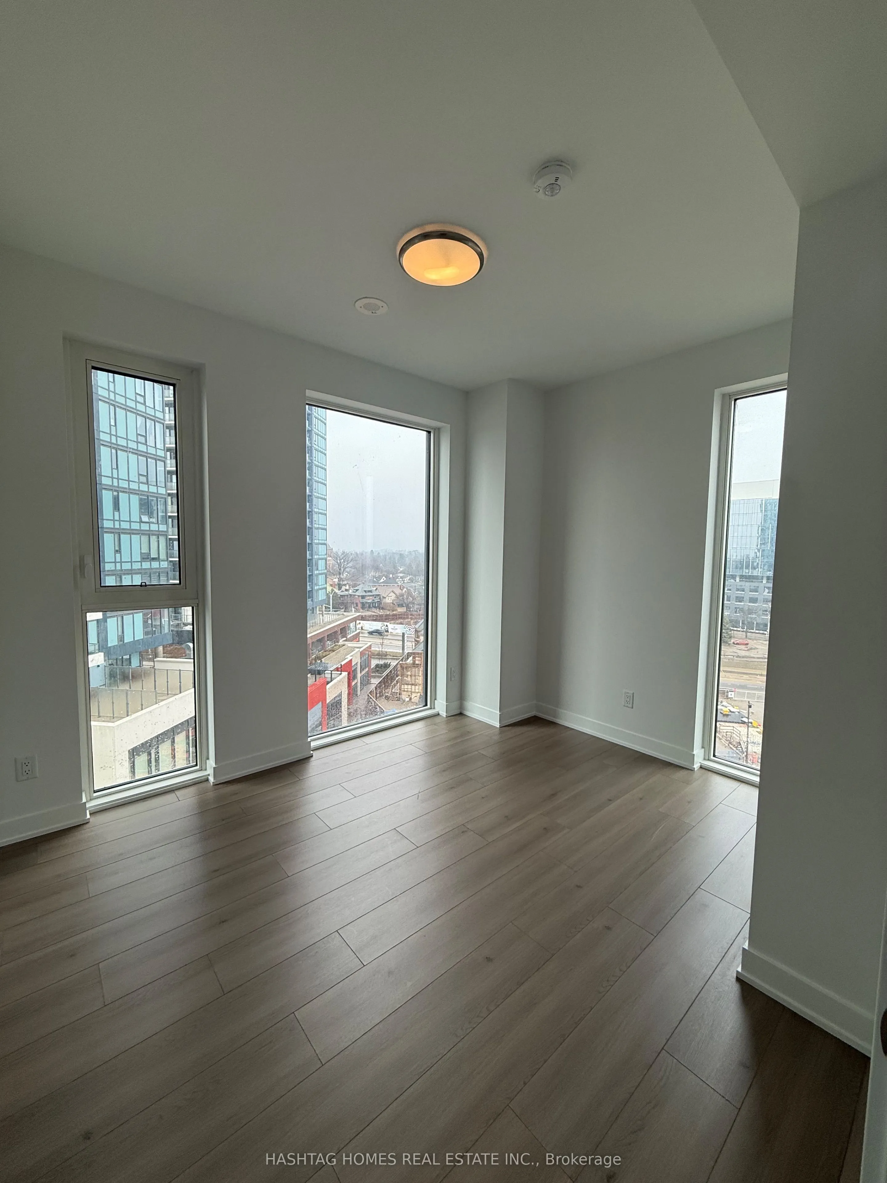 25 Wellington Street #810