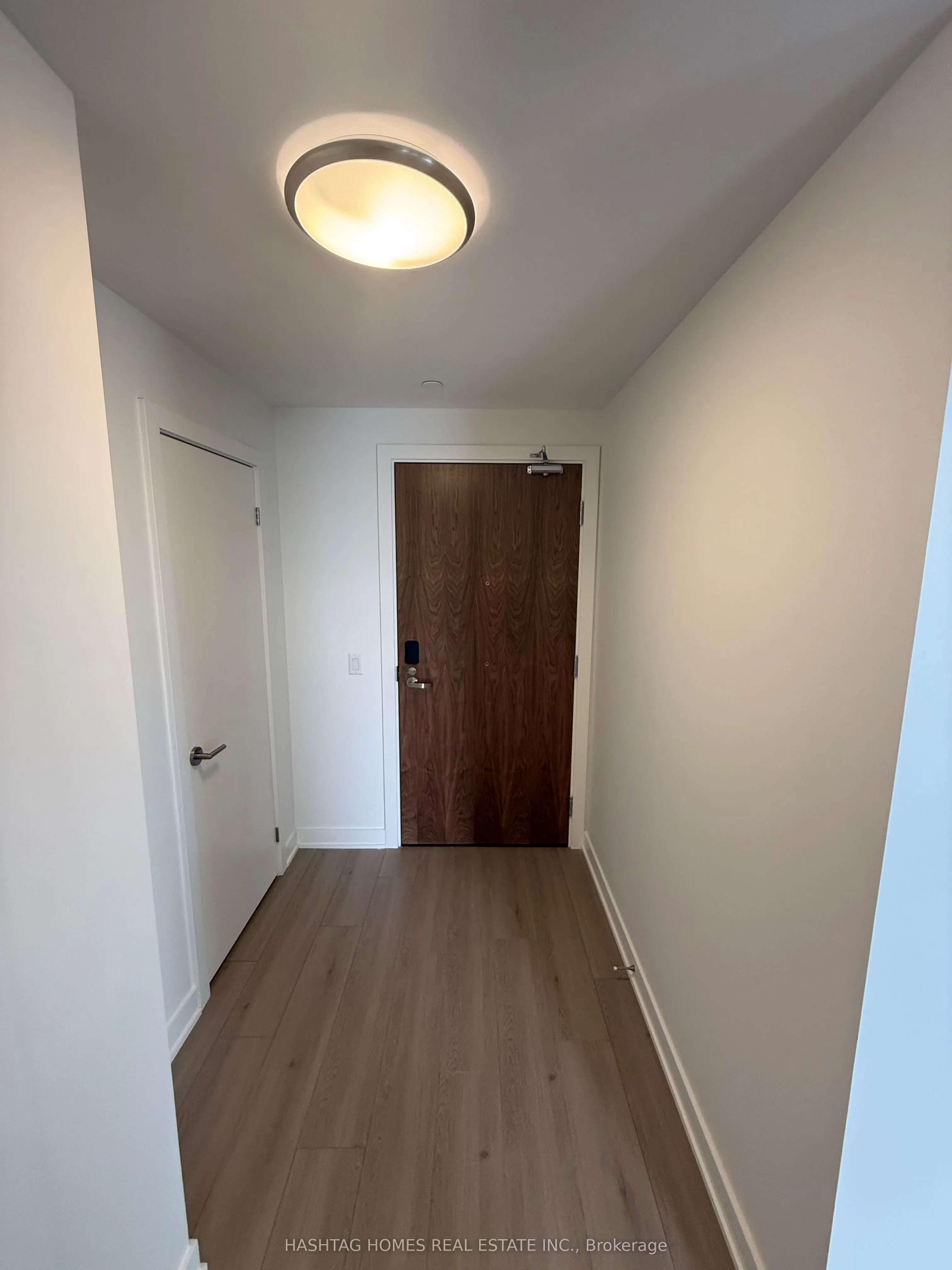 25 Wellington Street #810