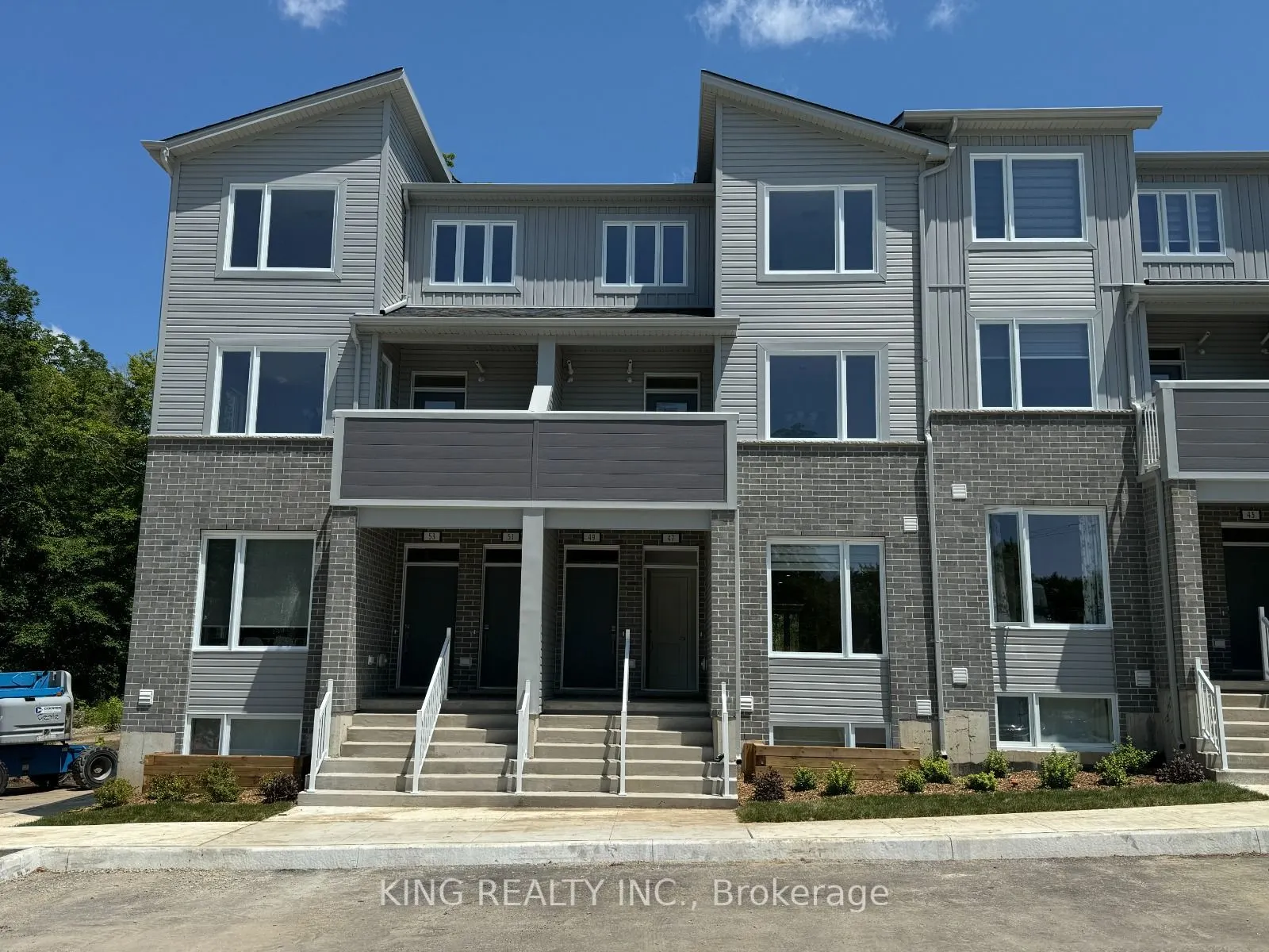 990 DEVERON Crescent #47
