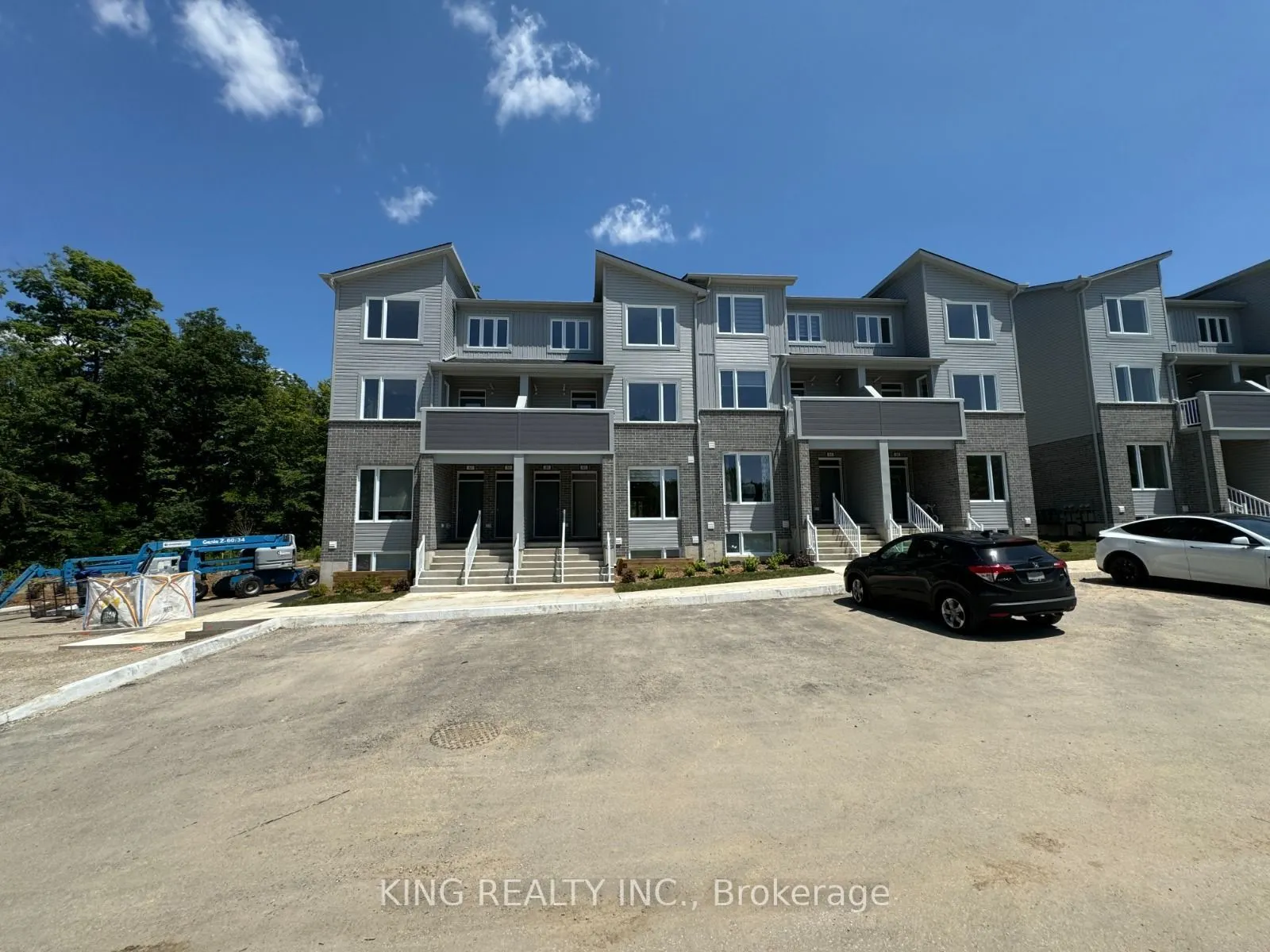 990 DEVERON Crescent #47