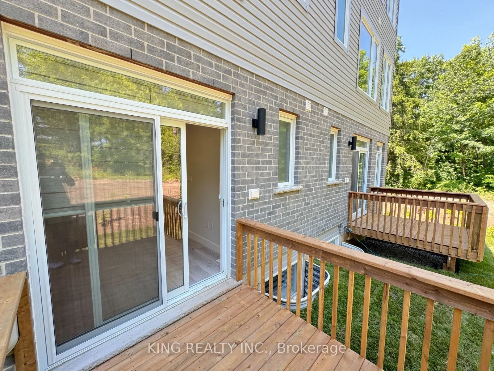 990 DEVERON Crescent #47