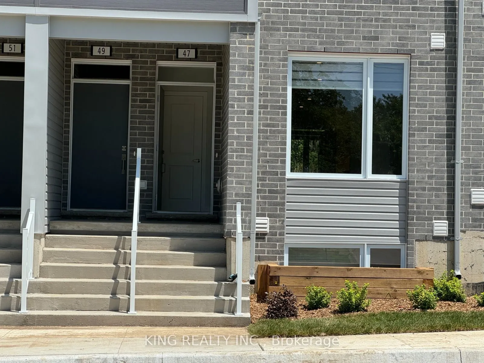 990 DEVERON Crescent #47