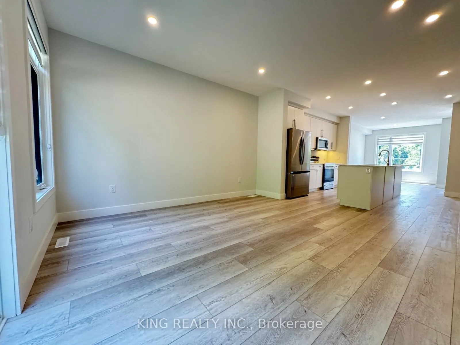990 DEVERON Crescent #47