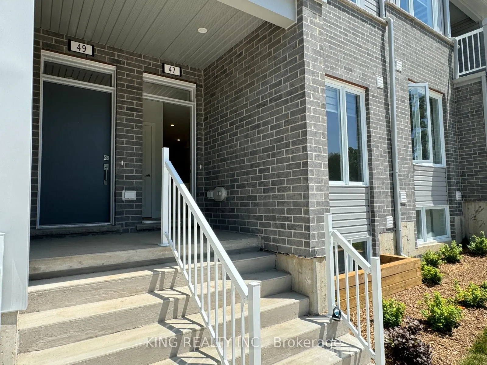 990 DEVERON Crescent #47