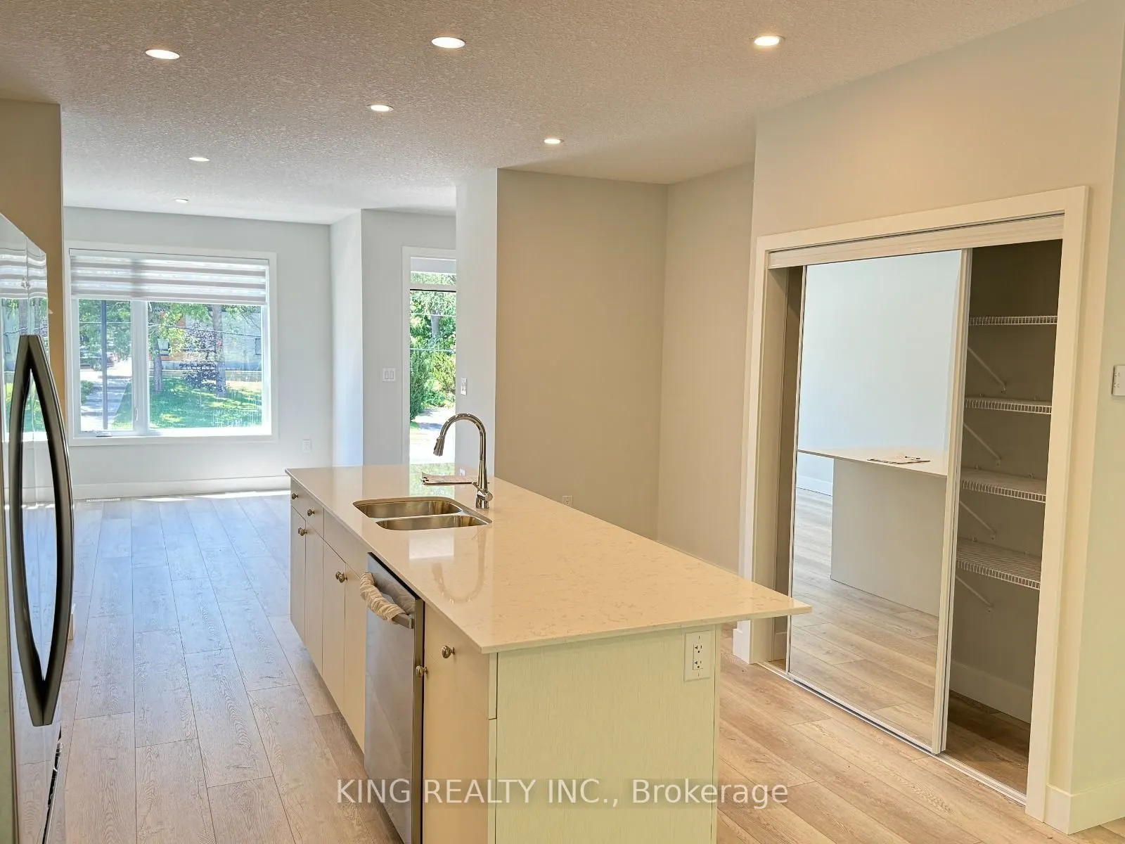 990 DEVERON Crescent #47