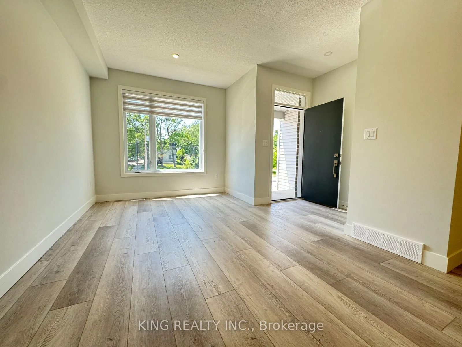 990 DEVERON Crescent #47