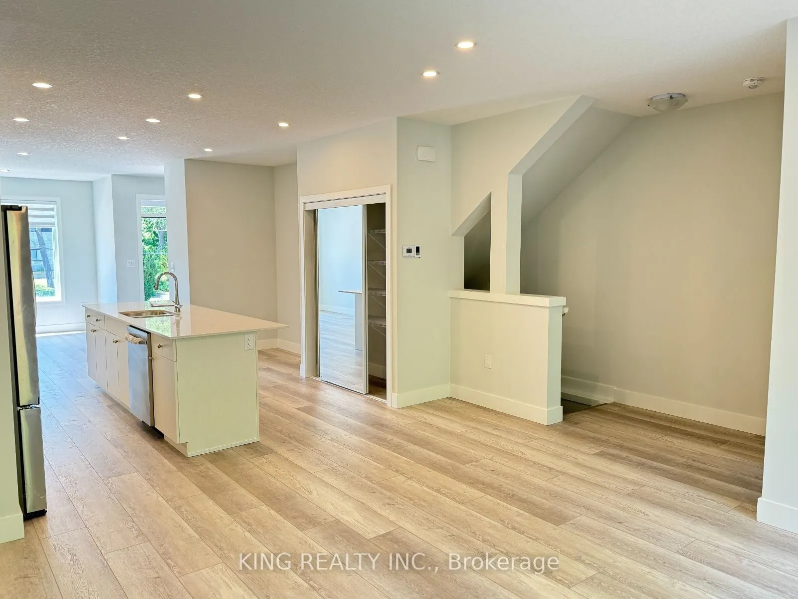 990 DEVERON Crescent #47