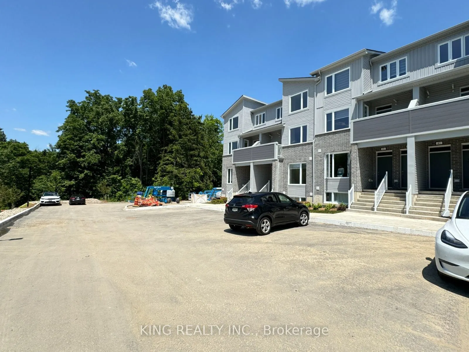 990 DEVERON Crescent #47