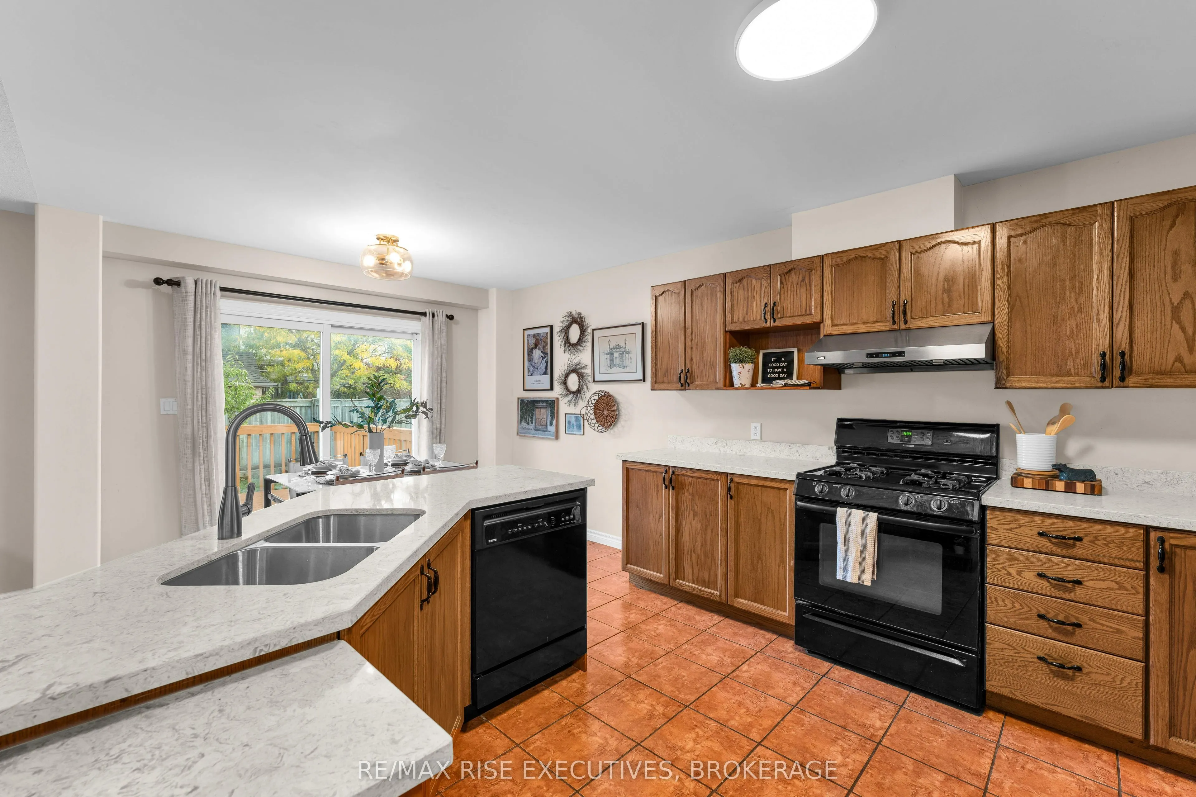 370 Cooke Crescent
