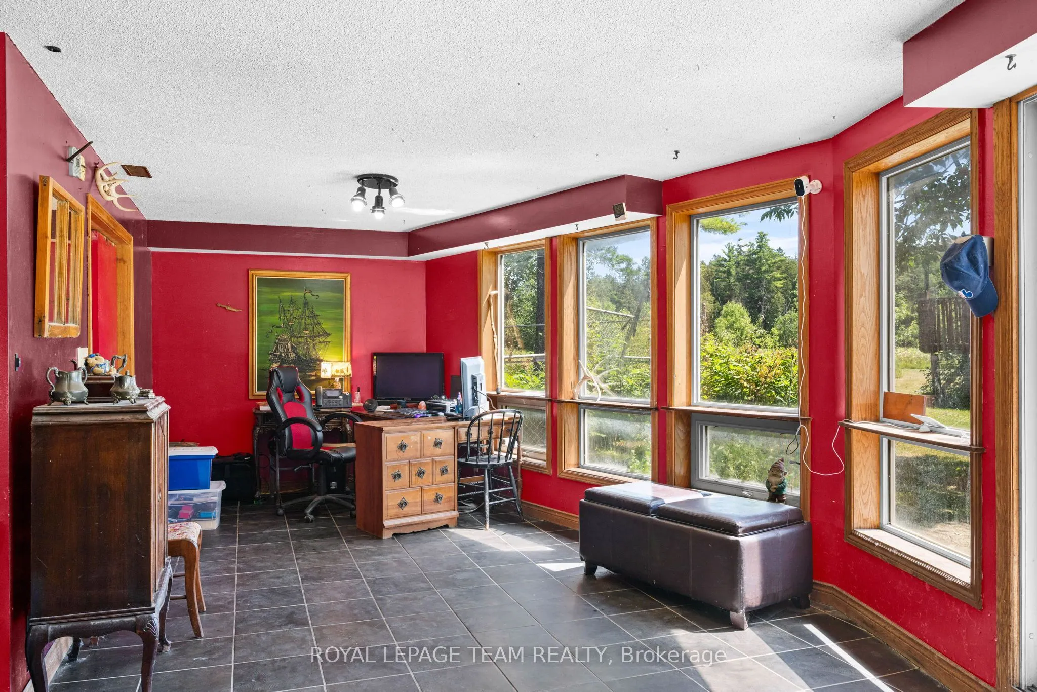4984 Dunrobin Road
