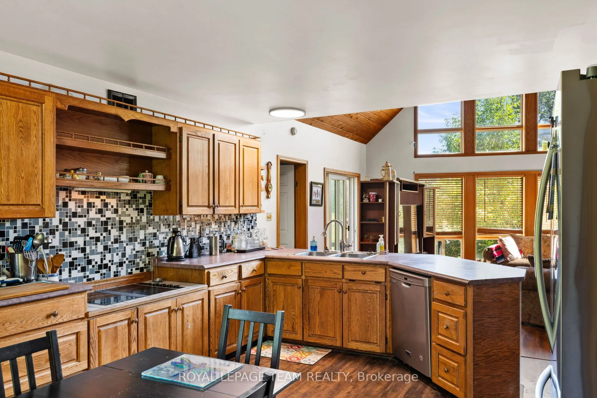 4984 Dunrobin Road