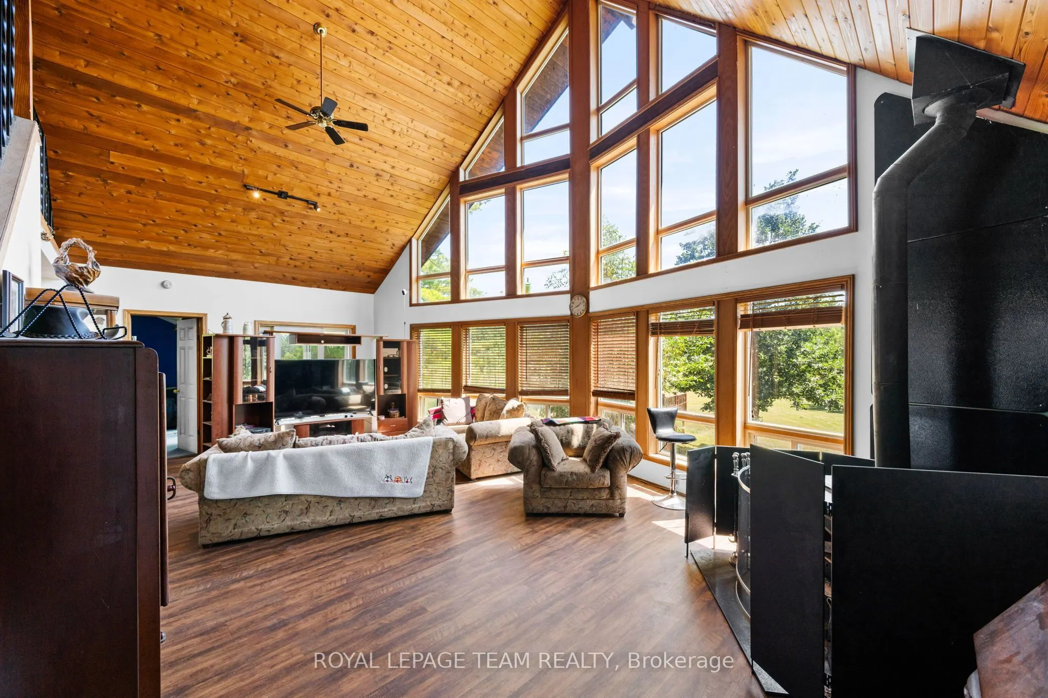 4984 Dunrobin Road