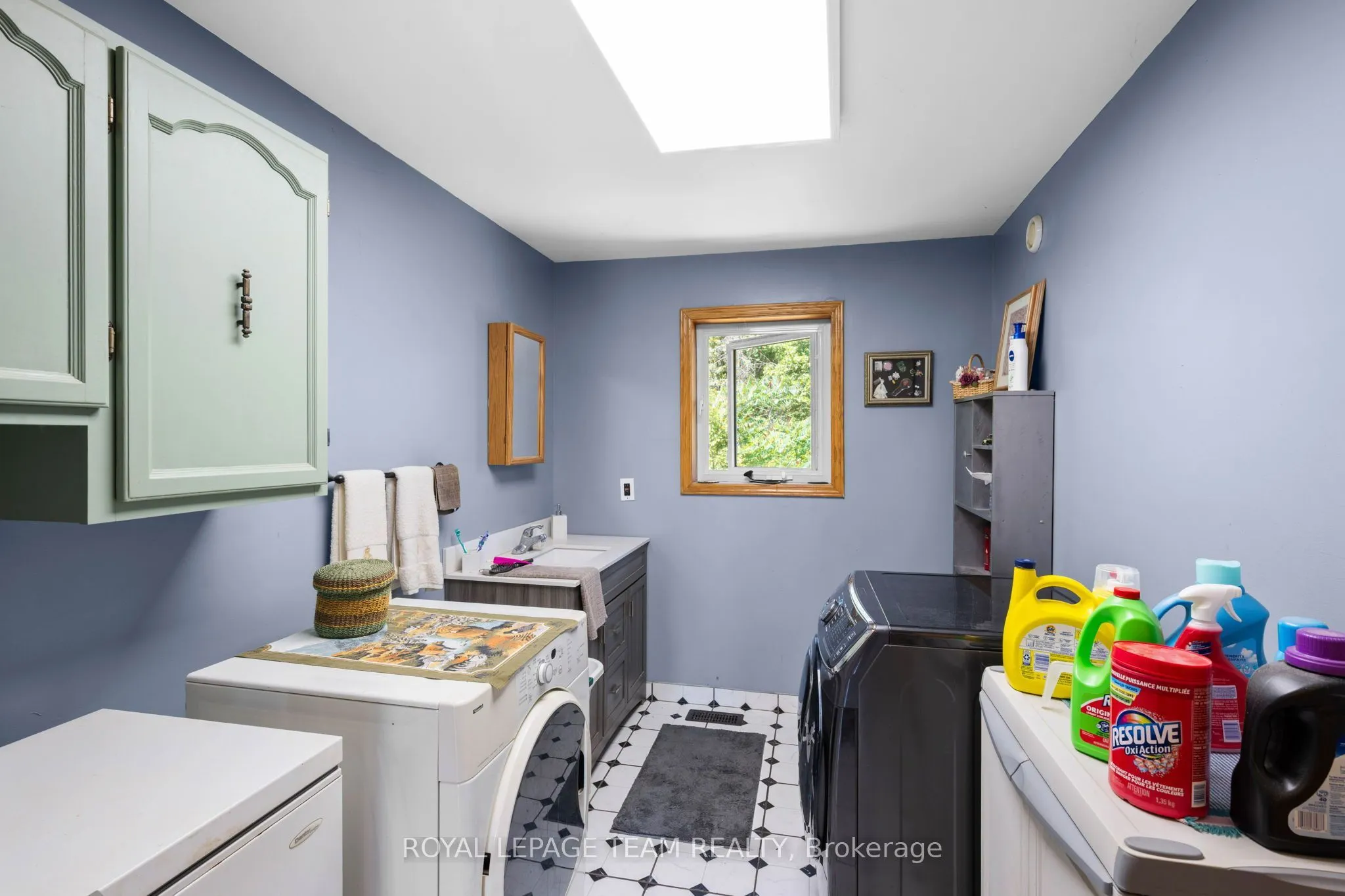 4984 Dunrobin Road
