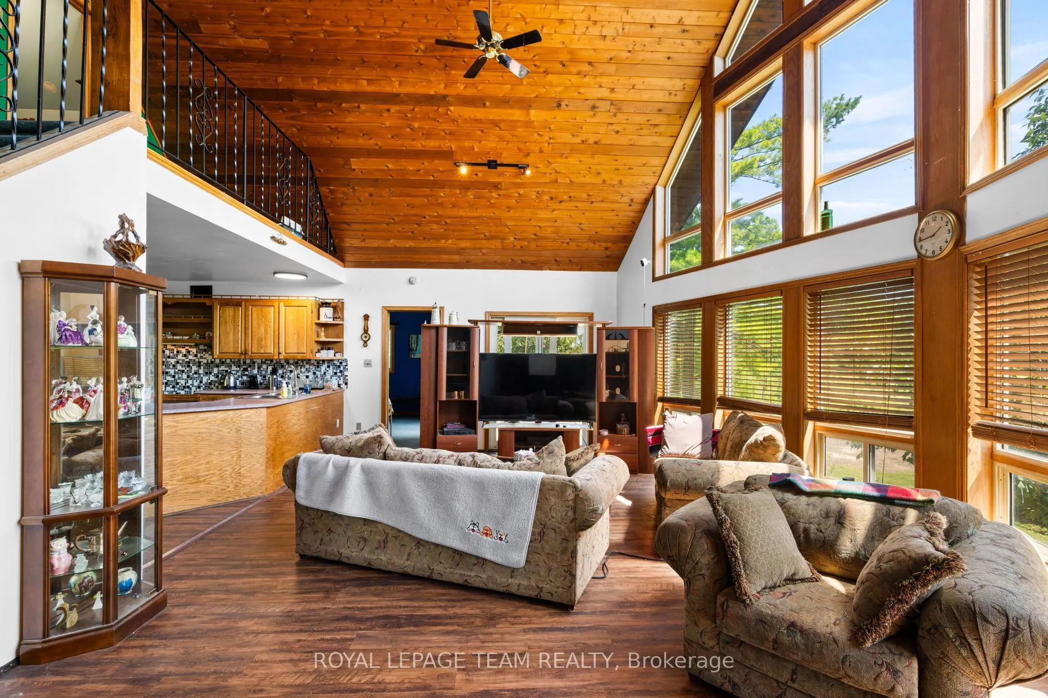4984 Dunrobin Road