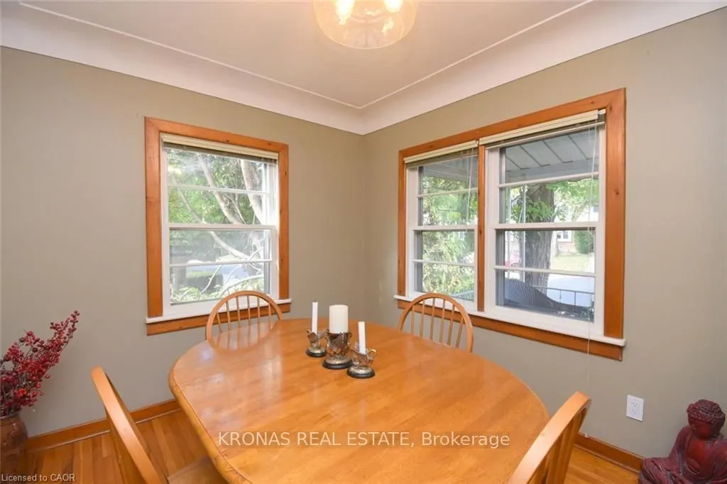 23 Bond Street S