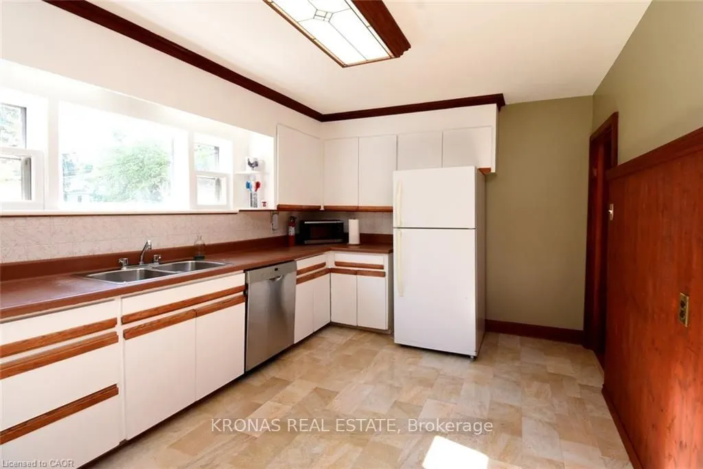 23 Bond Street S
