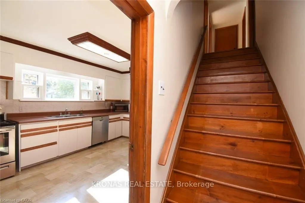 23 Bond Street S