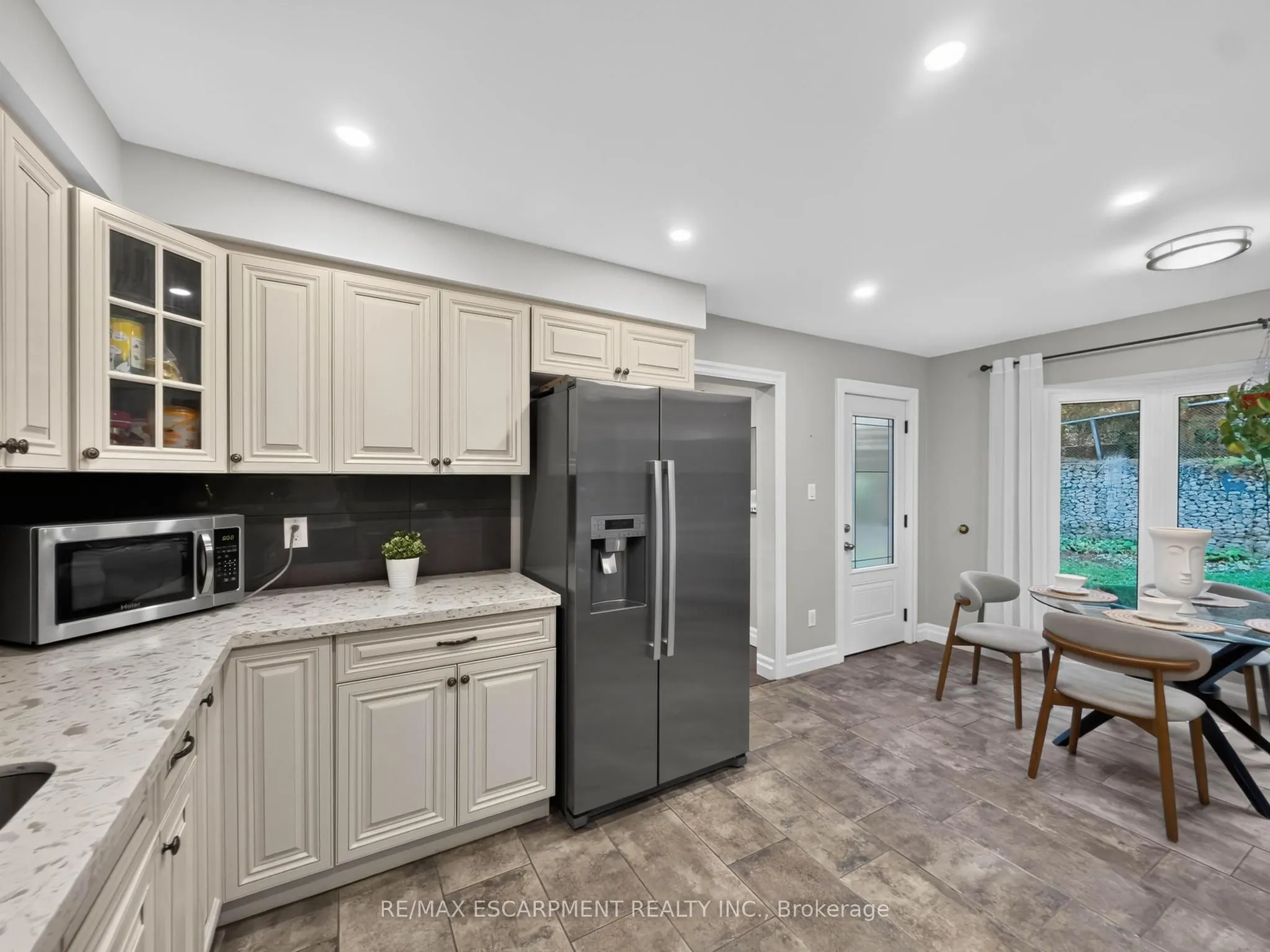 12 Sundrop Court