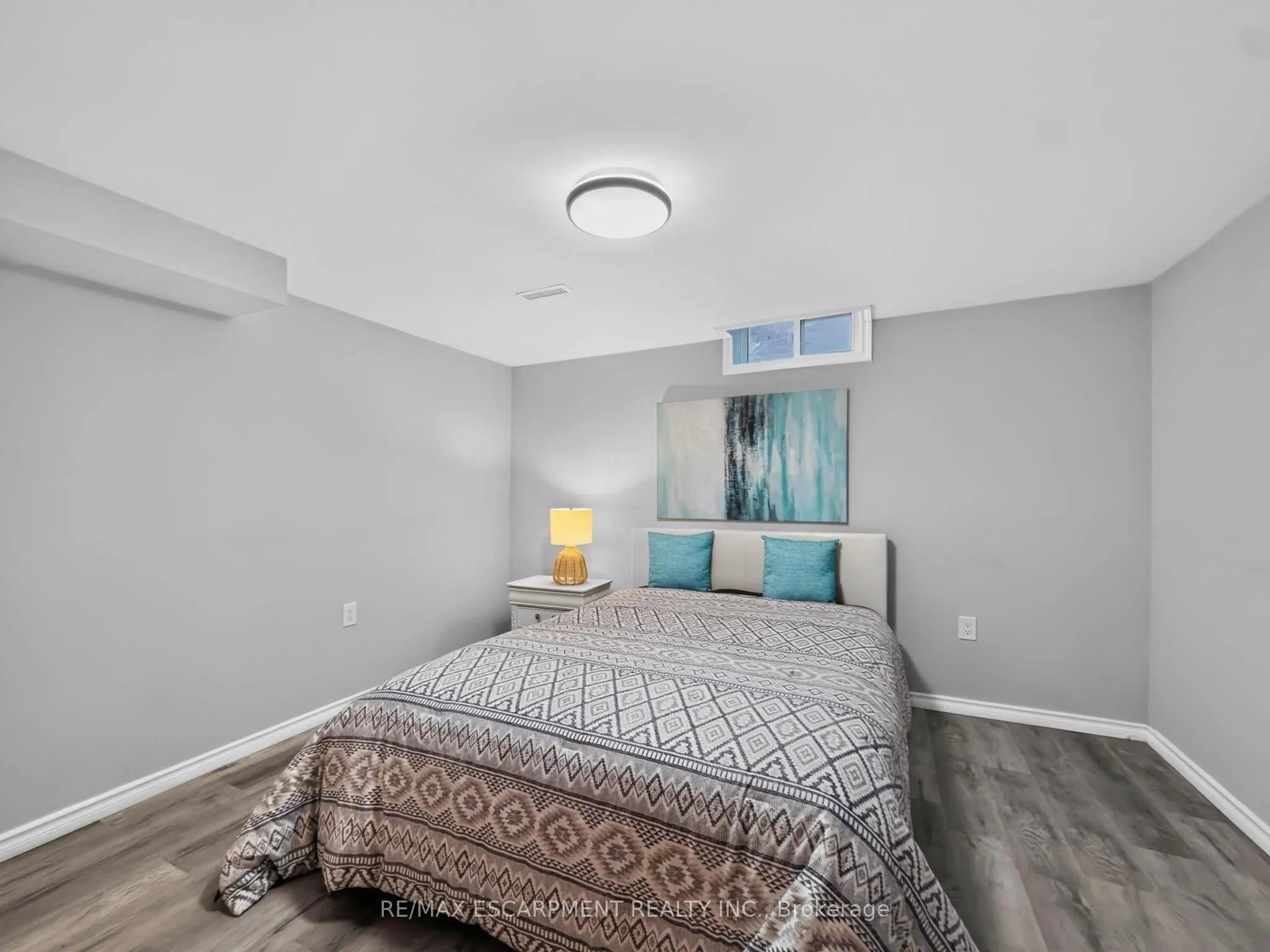 12 Sundrop Court