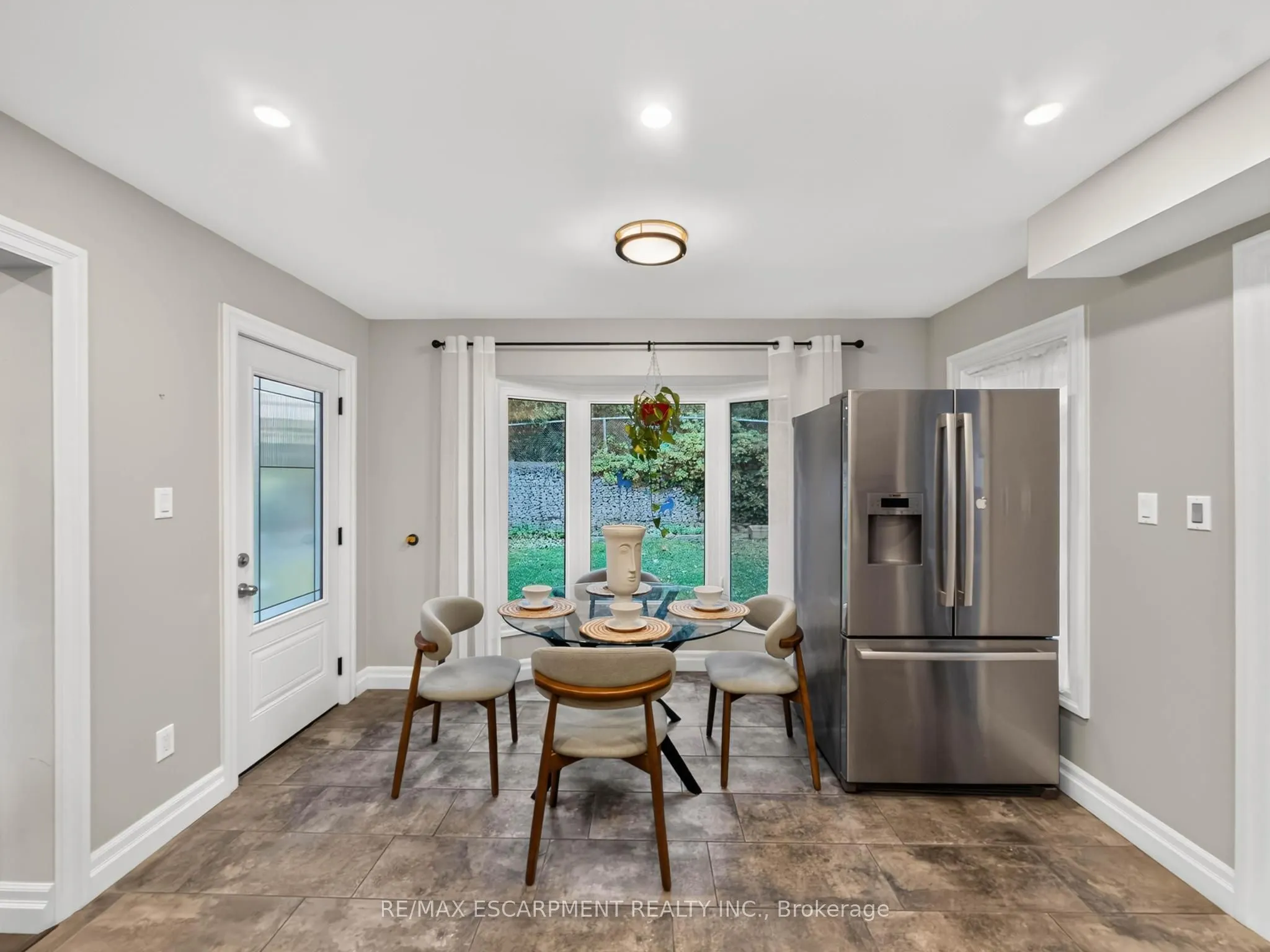 12 Sundrop Court