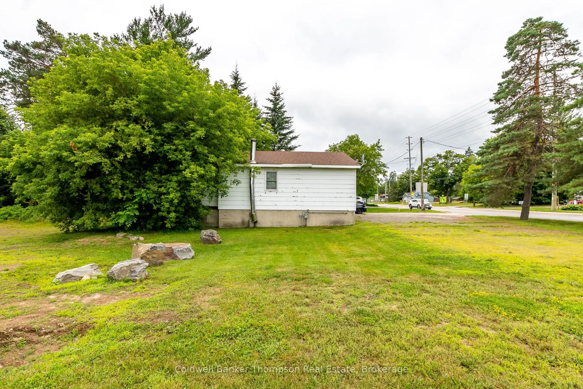 81 Centre St N & 85 West Road