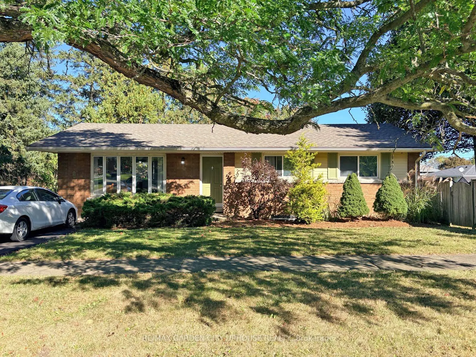 2 Treeview Place