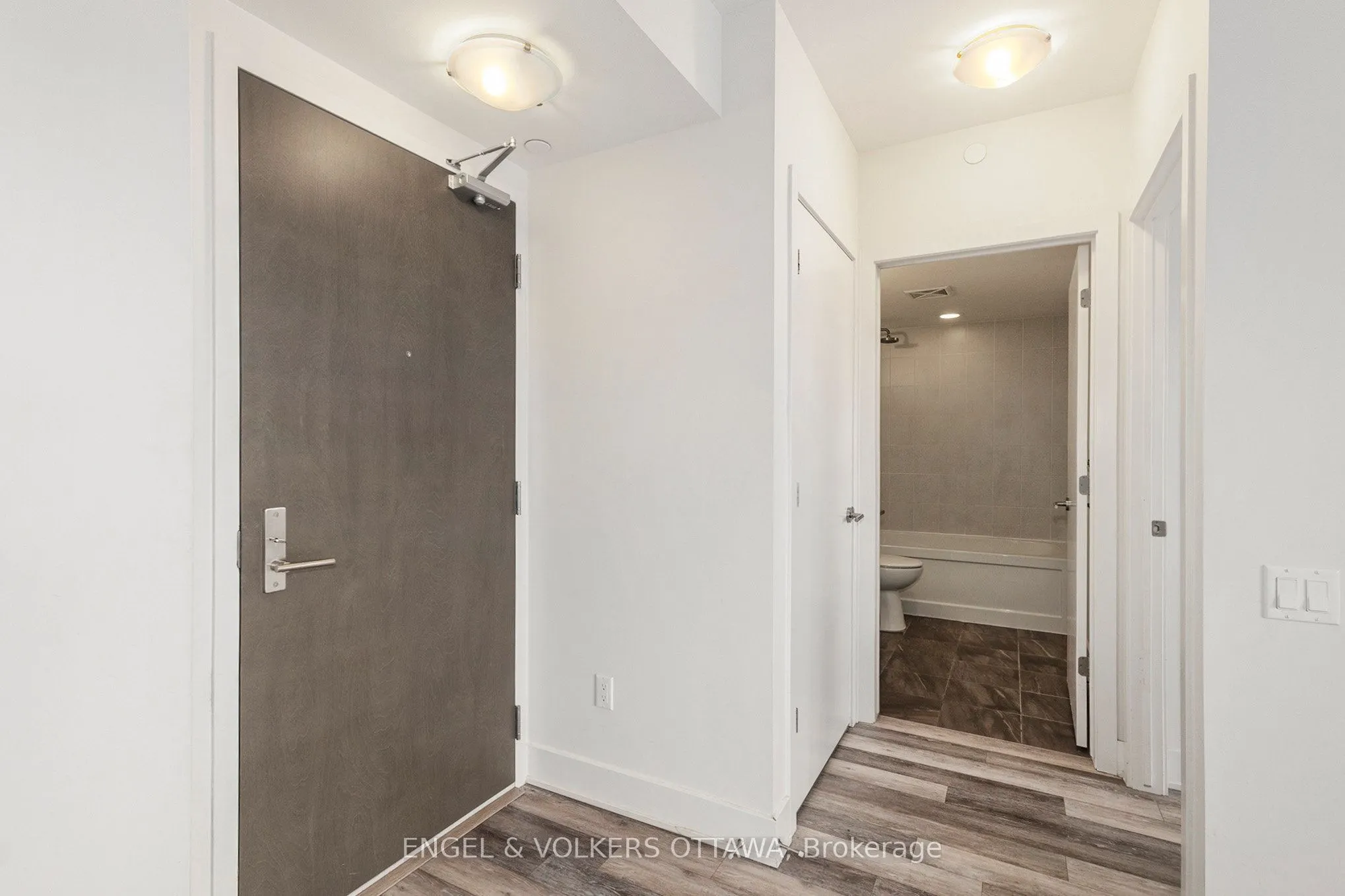411 Mackay Street #516