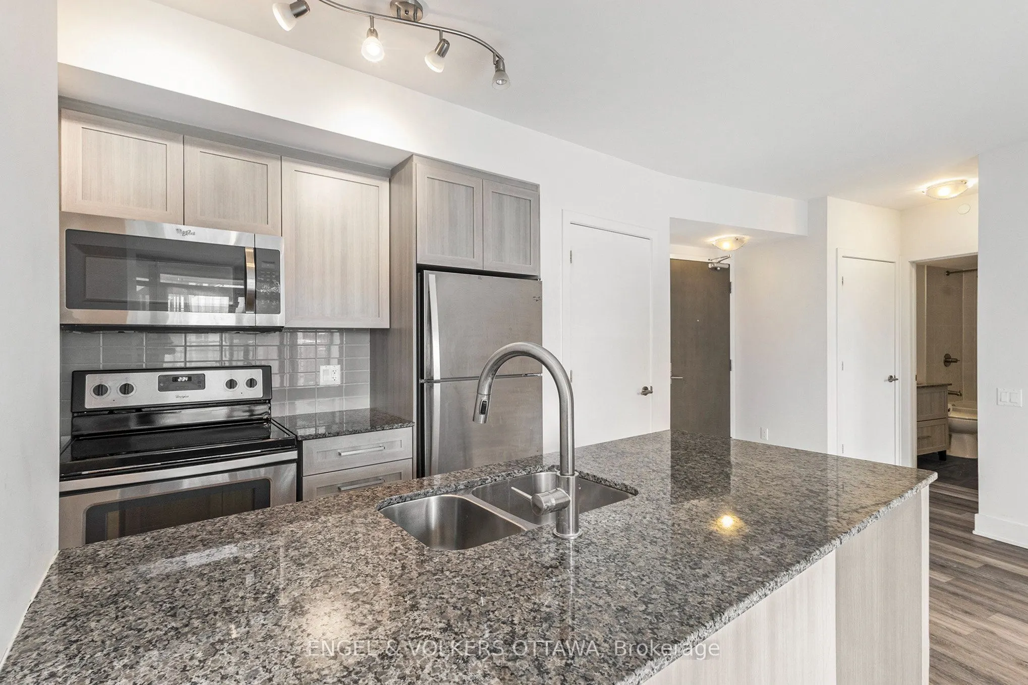 411 Mackay Street #516