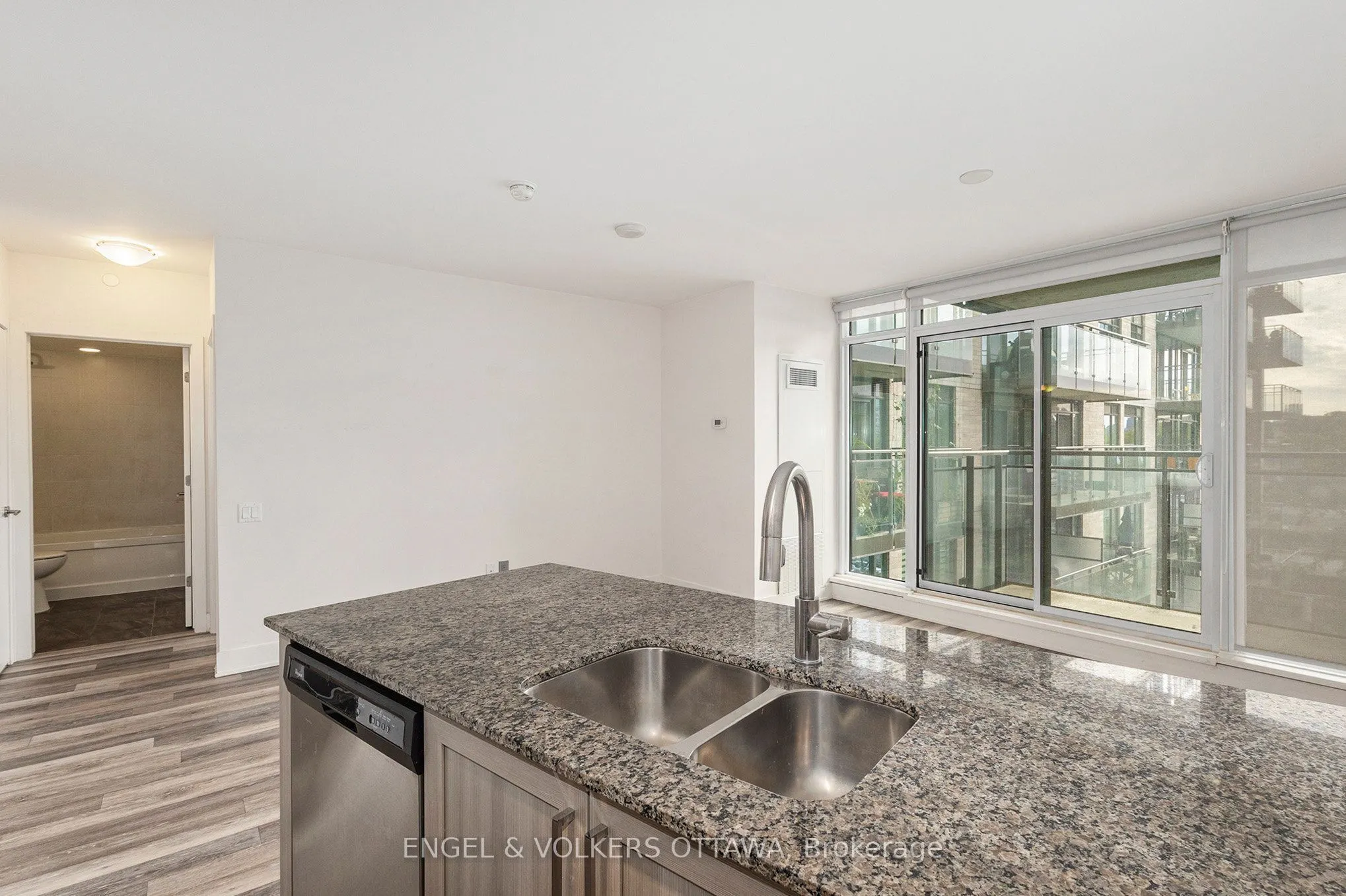 411 Mackay Street #516