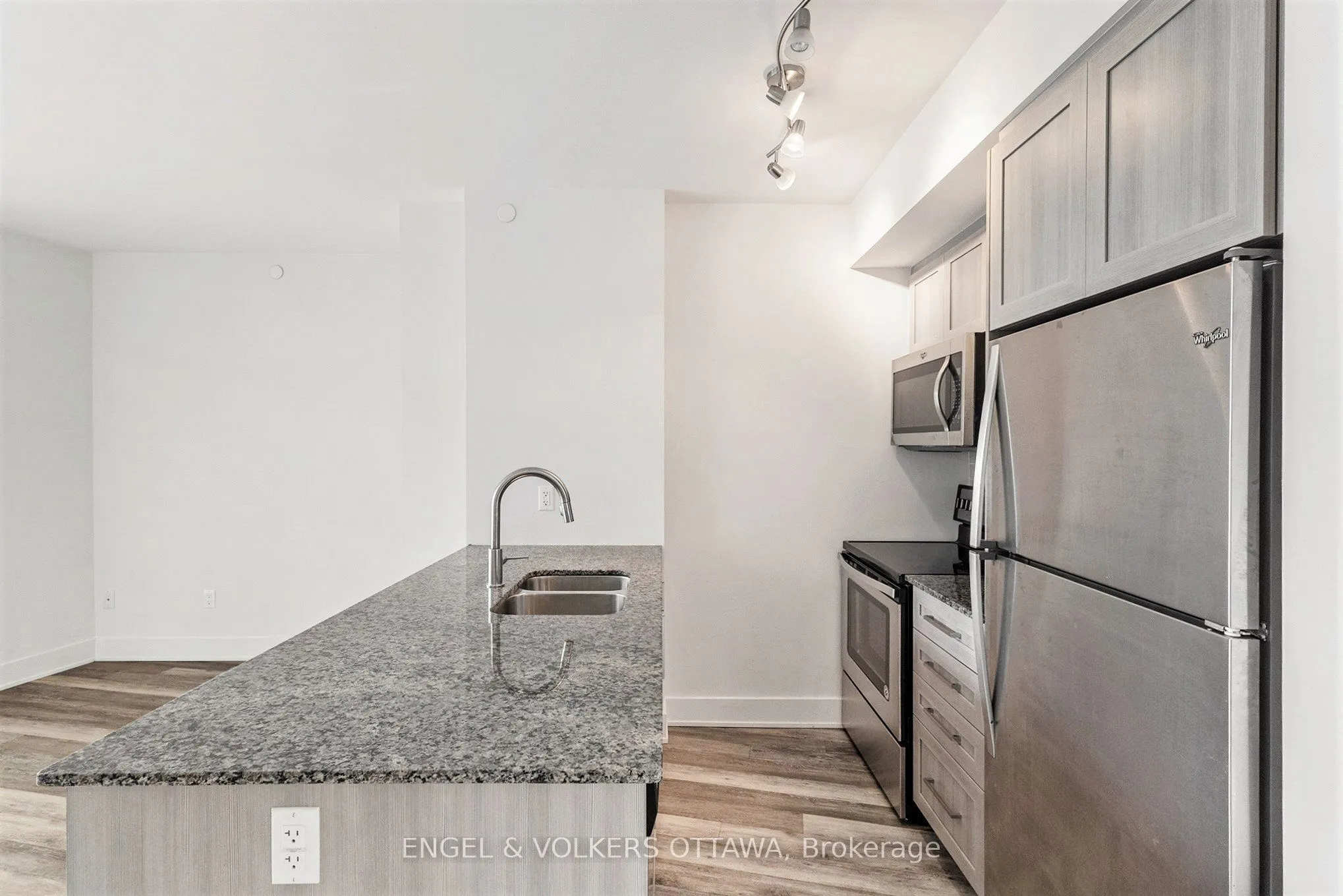 411 Mackay Street #516