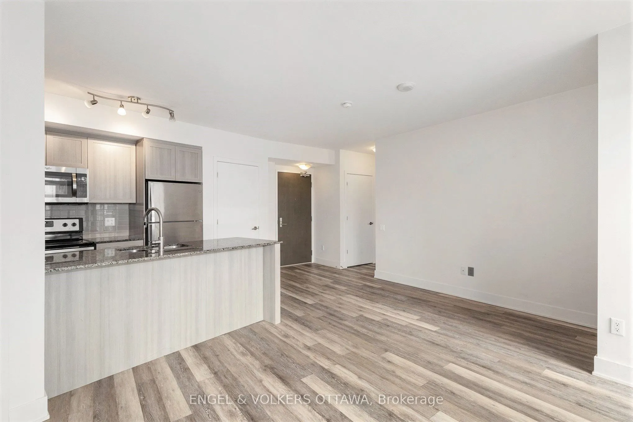 411 Mackay Street #516