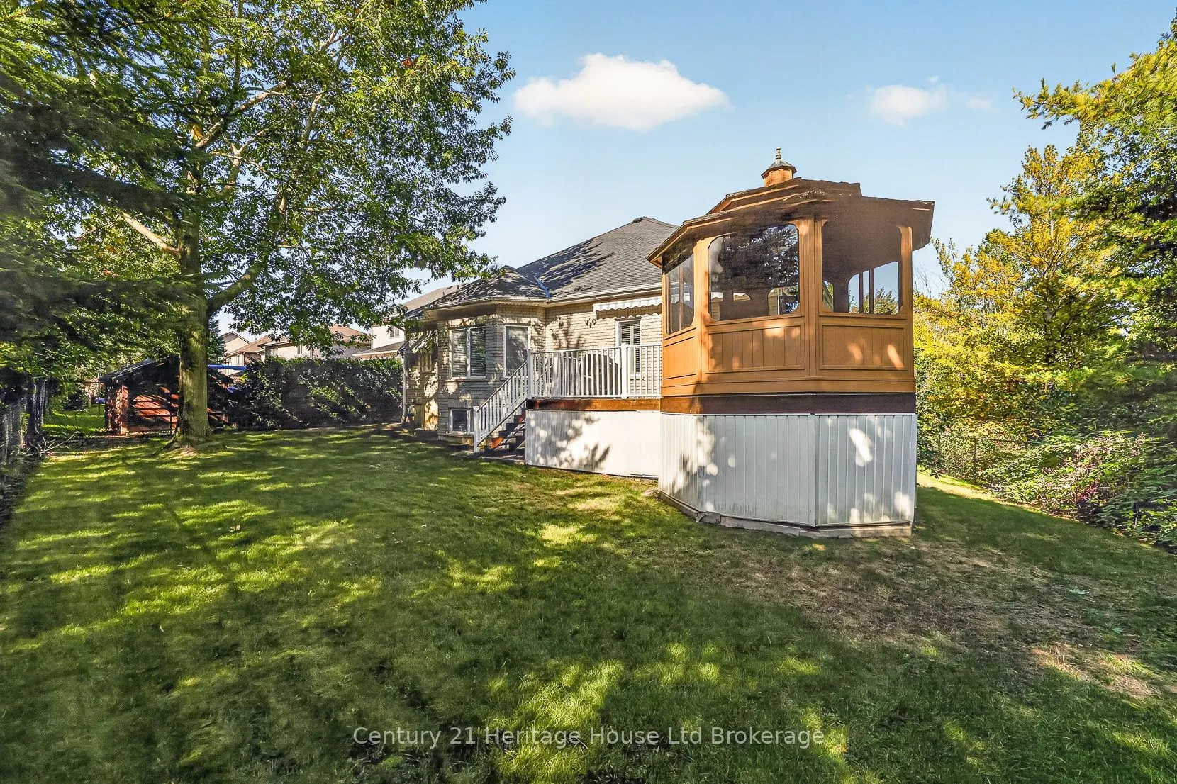796 Springbank Avenue N